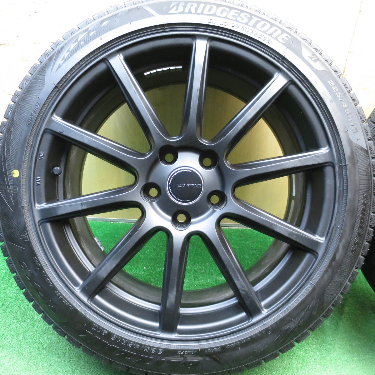 [送料無料] バリ溝！22年！ほぼ10分★スタッドレス 225/45R18 ブリヂストン ブリザック VRX3 ECO FORME エコフォルム 18インチ PCD114.3/5H★5030703Hス
