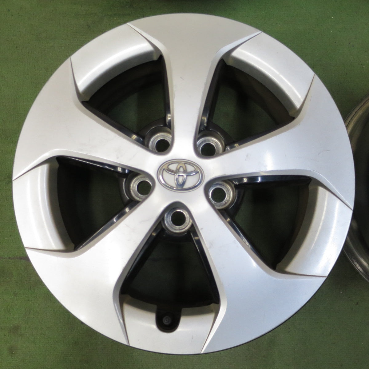4本価格★トヨタ 30系 プリウス 純正 ホイール 15インチ 15×6J PCD100/5H★6062001NGホ