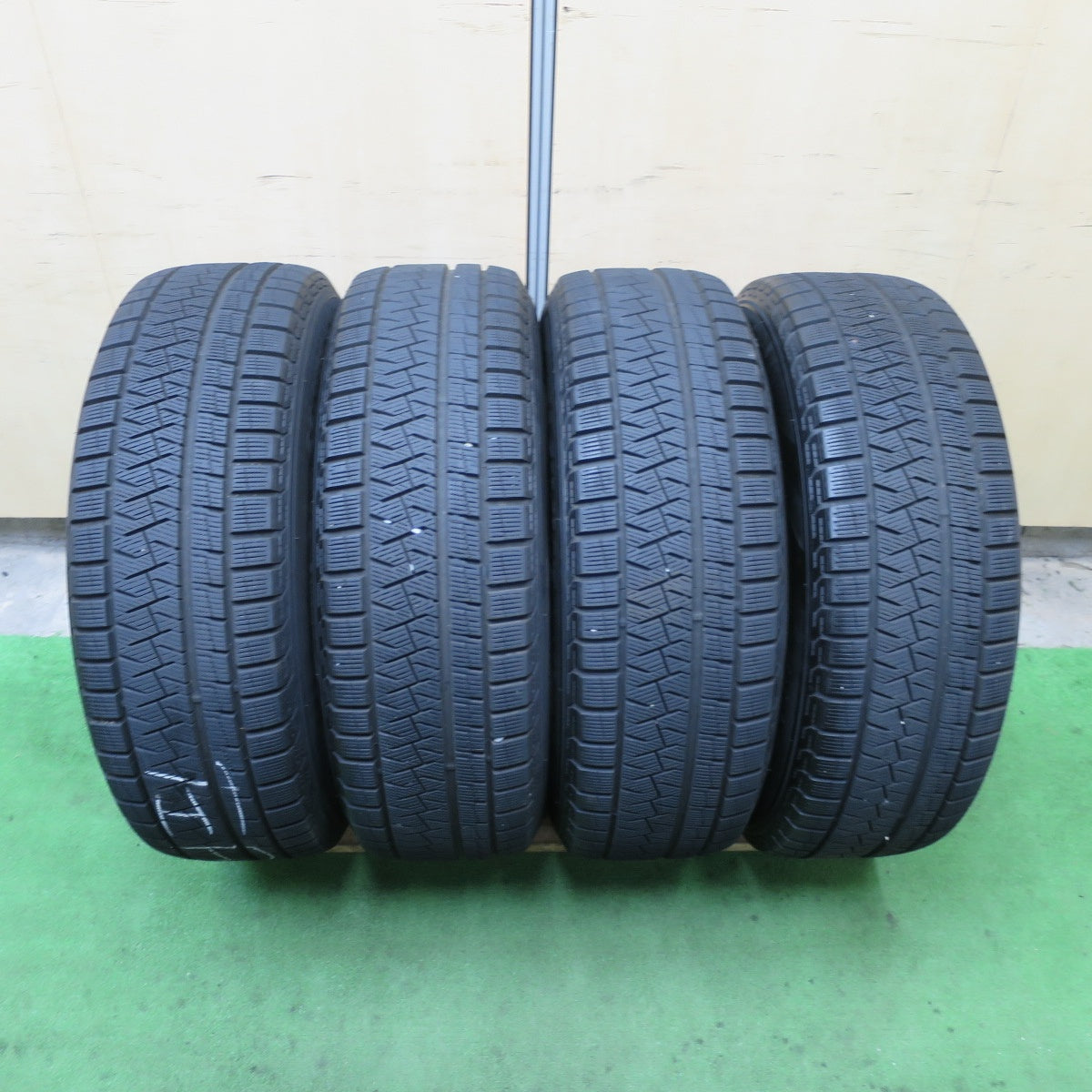 バリ溝！21年！キレイ！9分★スタッドレス 225/60R18 ピレリ アイスアシンメトリコ SEIN ザイン 18インチ PCD114.3/5H★5091703TTス