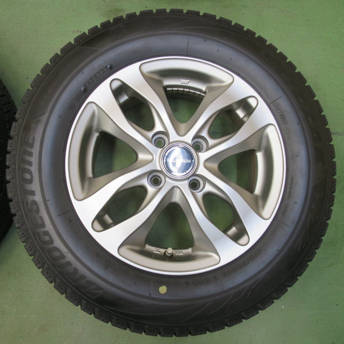 バリ溝！22年！キレイ！9.5分以上◎スタッドレス 175/70R14 ブリヂストン ブリザック VRX2 BALMINUM DS-M バルミナ 14インチ PCD100/4H◎6100707イス