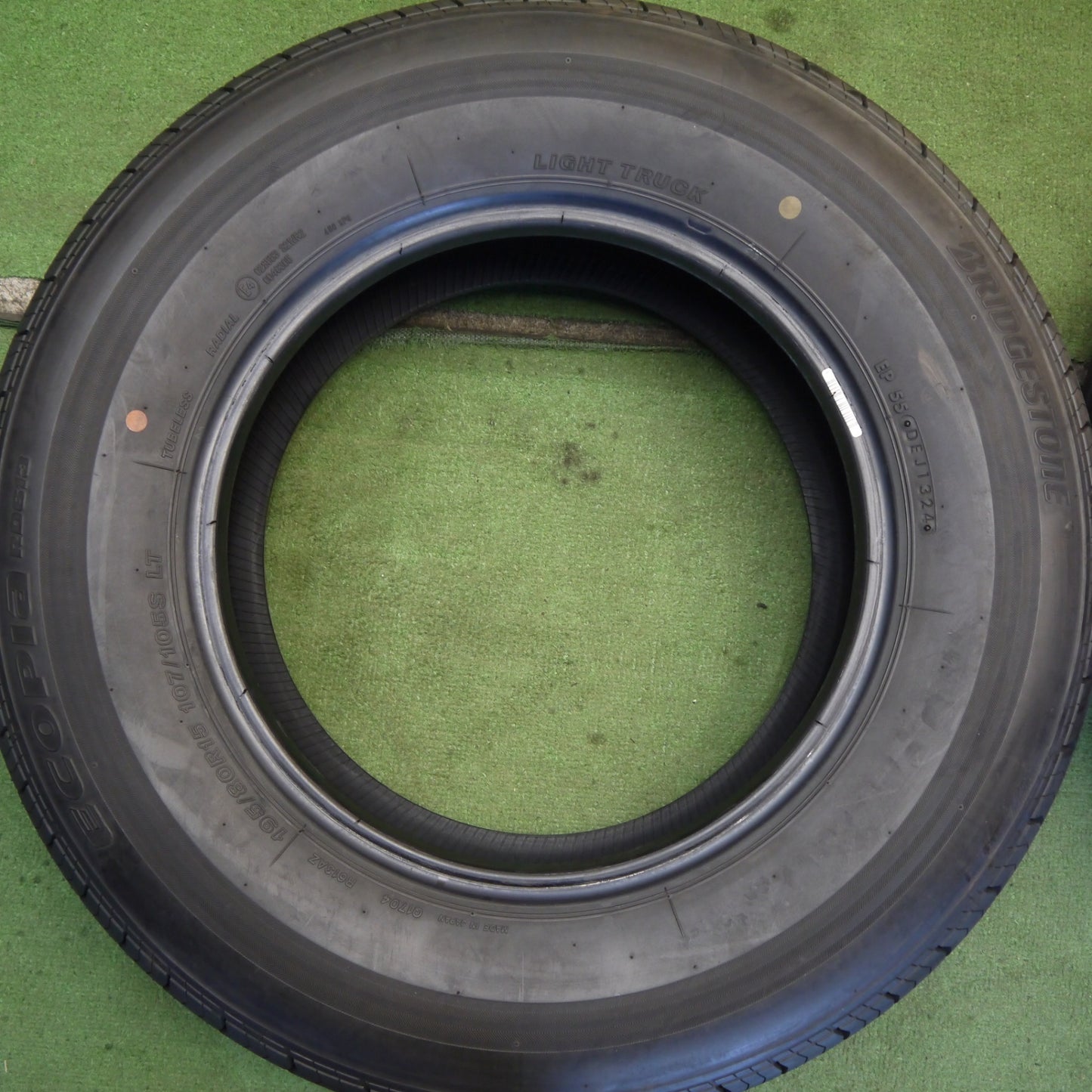 新車外し！24年★195/80R15 107/105S ブリヂストン エコピア RD613 タイヤ 15インチ ハイエース キャラバン 等★6071004Hノタ