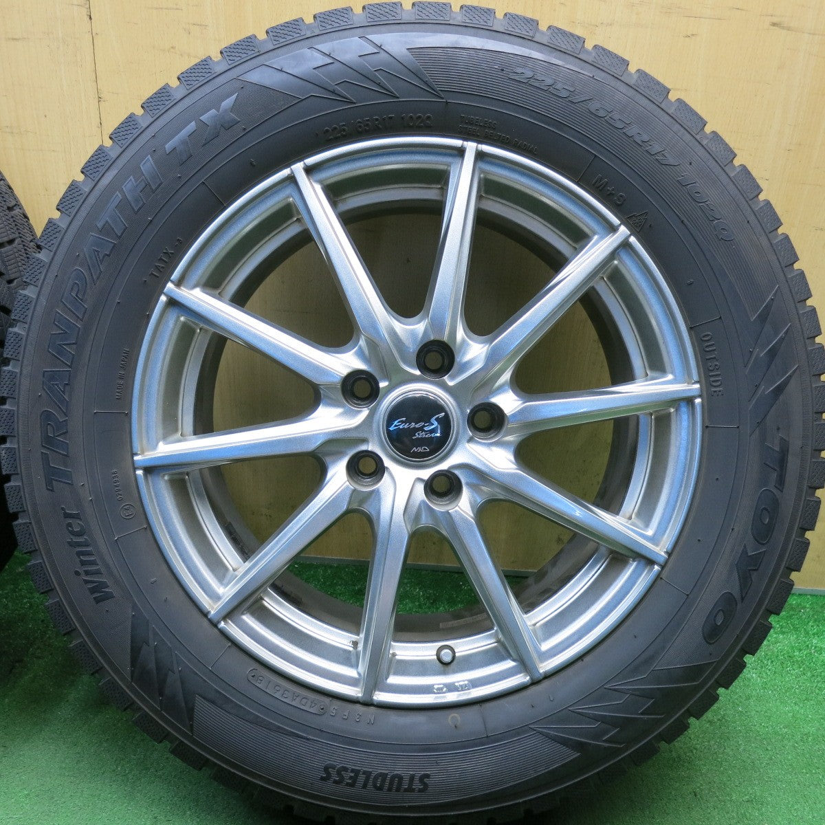 バリ溝！キレイ！9分◎スタッドレス 225/65R17 トーヨー ウインター トランパス TX Euro-S Stream MiD ユーロS 17インチ PCD114.3/5H◎6100401HAス