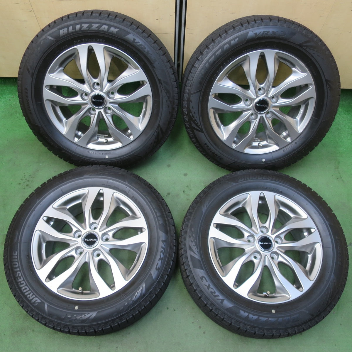 バリ溝！キレイ！9.5分★スタッドレス 215/60R16 ブリヂストン ブリザック VRX3 BALMINUM DS-M バルミナ 16インチ PCD114.3/5H★6011902イス