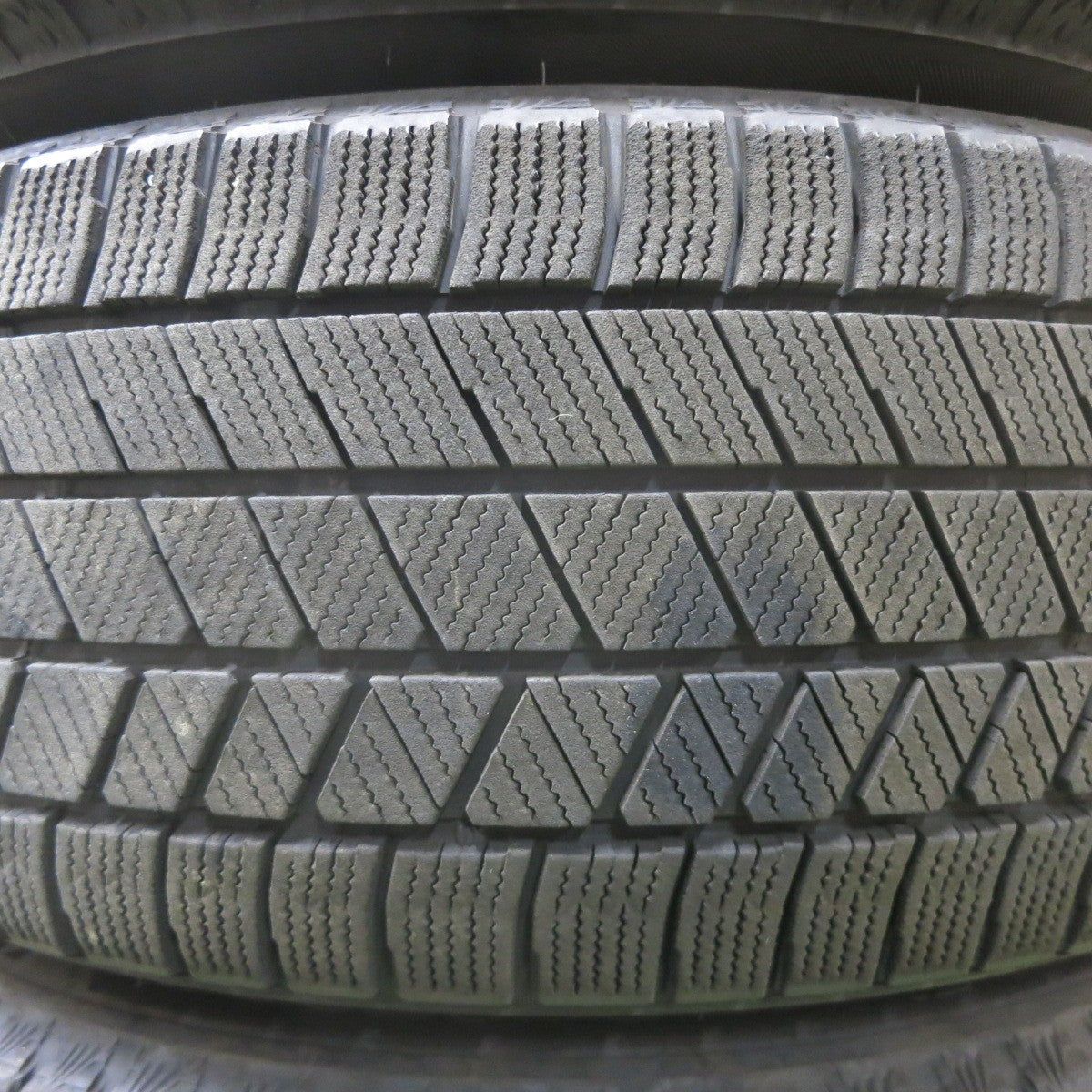 キレイ！23年★スタッドレス 225/60R17 ブリヂストン ブリザック VRX3 ravrion RS01 ラブリオン 17インチ PCD114.3/5H★6012001ナス