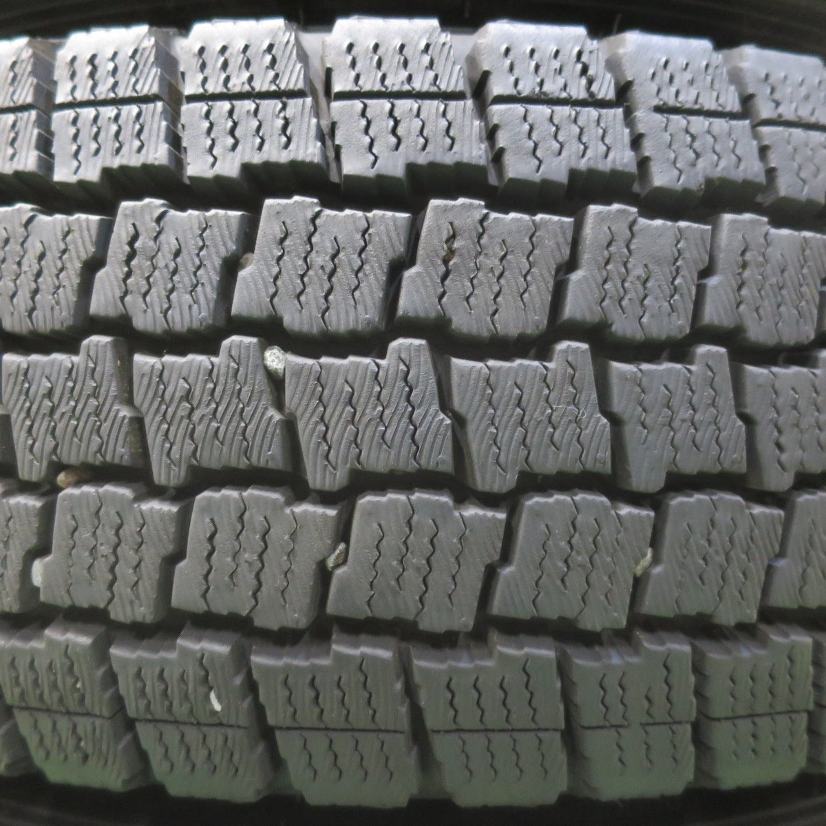 バリ溝！23年！9.5分以上★ハイエース 等 195/80R15 107/105L スタッドレス グッドイヤー アイスナビ カーゴ TOPY スチール 15インチ PCD139.7/6H★5050802イス