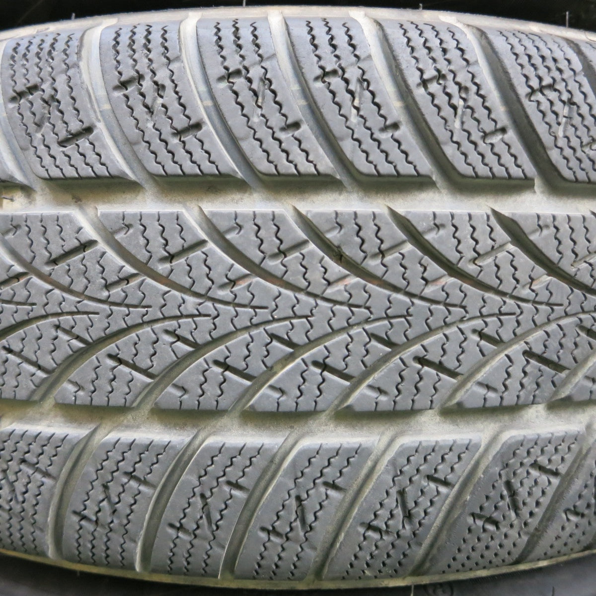 *送料無料* バリ溝！22年！キレイ！8.5分★スタッドレス 195/65R15 トライアングル WinterX TW401 HARZEL Ares 15インチ PCD114.3/5H★4041008イス