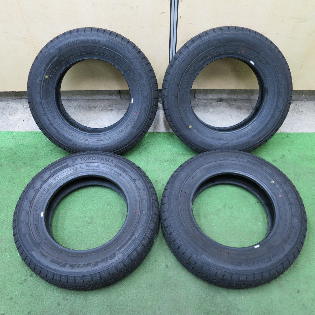 新車外し！23年★145/80R12 80/78N ヨコハマ BluEarth-Van RY55 ブルーアース タイヤ 12インチ 軽トラ 軽バン エブリィ キャリィ 等★6042903NGノタ