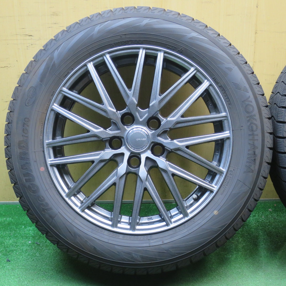 バリ溝！24年！キレイ！9.5分★40系 アルファード 等 225/60R18 スタッドレス ヨコハマ アイスガード iG70 GRASS グラス 18インチ PCD120/5H★6030901NJス