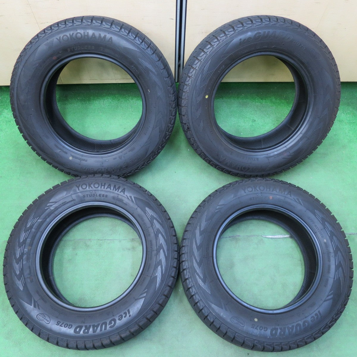 [送料無料] バリ溝！8.5分★スタッドレス 215/70R16 ヨコハマ アイスガード G075 タイヤ 16インチ エクストレイル デリカ D:5 等★5010816イスタ