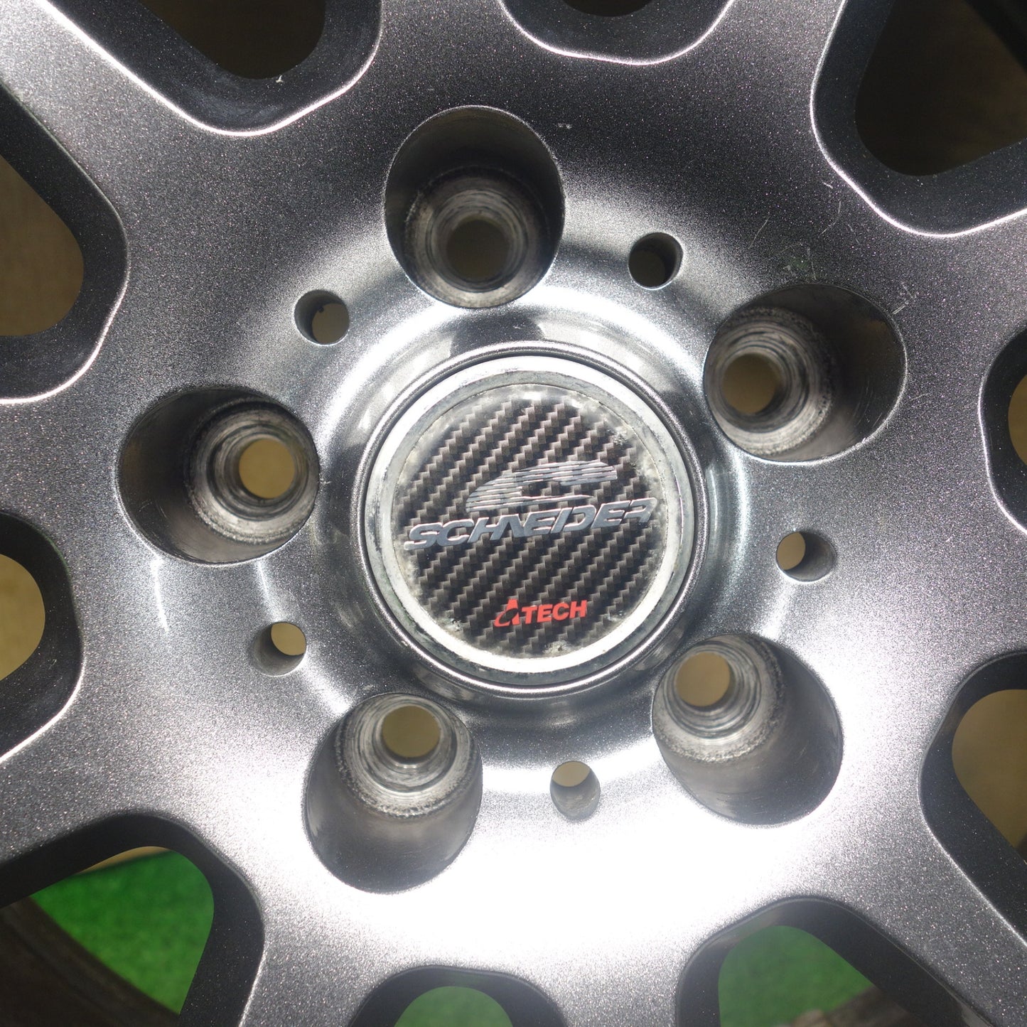 バリ溝！キレイ！9分★スタッドレス 225/65R17 ピレリ アイスアシンメトリコ プラス SCHNEIDER シュナイダー 17インチ PCD114.3/5H★6020701KTス