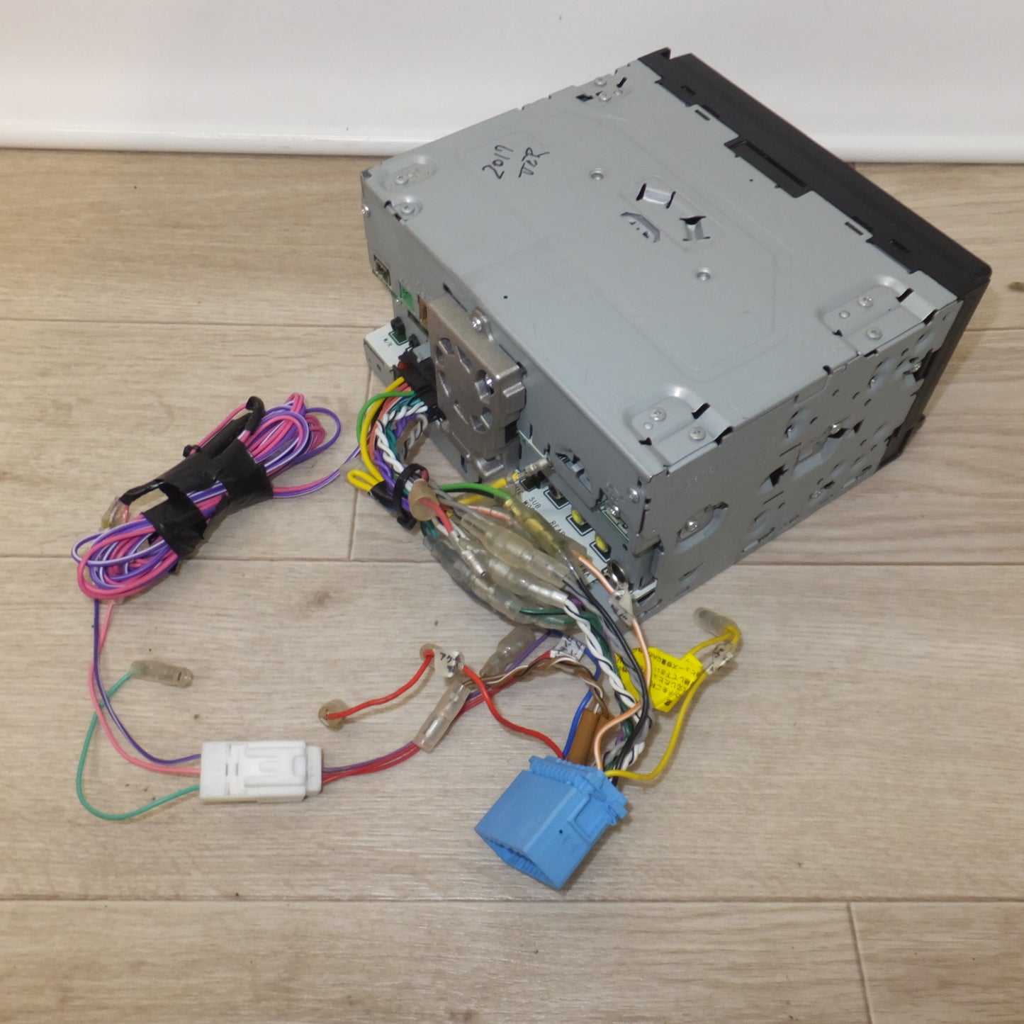 [送料無料] ★カロッツェリア carrozzeria AV一体型メモリーナビゲーション AVIC-RZ901-R[30]★