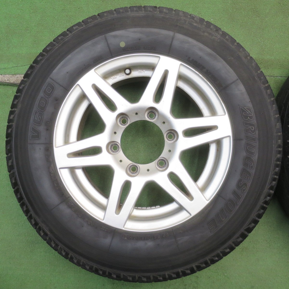 4本価格！22年◎195/80R15 107/105L ブリヂストン V600 社外 アルミ 15インチ PCD139.7/6H◎6061701NJノ