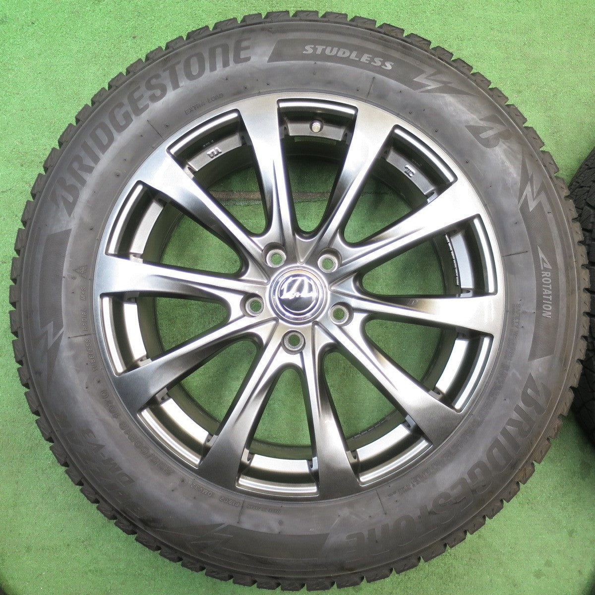 バリ溝！24年！キレイ！ほぼ10分★スタッドレス 235/60R18 ブリヂストン ブリザック DM-V3 Lefinada レフィナーダ 18インチ PCD114.3/5H★6050805NJス