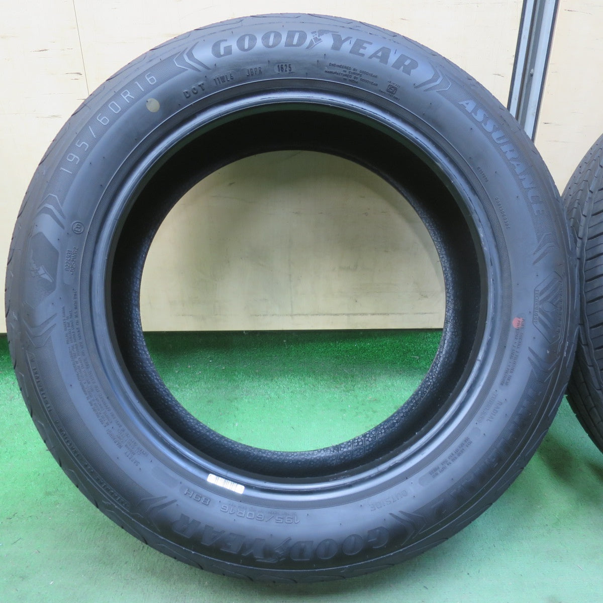 超バリ溝！25年！ほぼ10分★195/60R16 グッドイヤー ASSURANCE TRIPLEMAX2 タイヤ 16インチ フロンクス ウィッシュ セレナ 等★6022105イノタ
