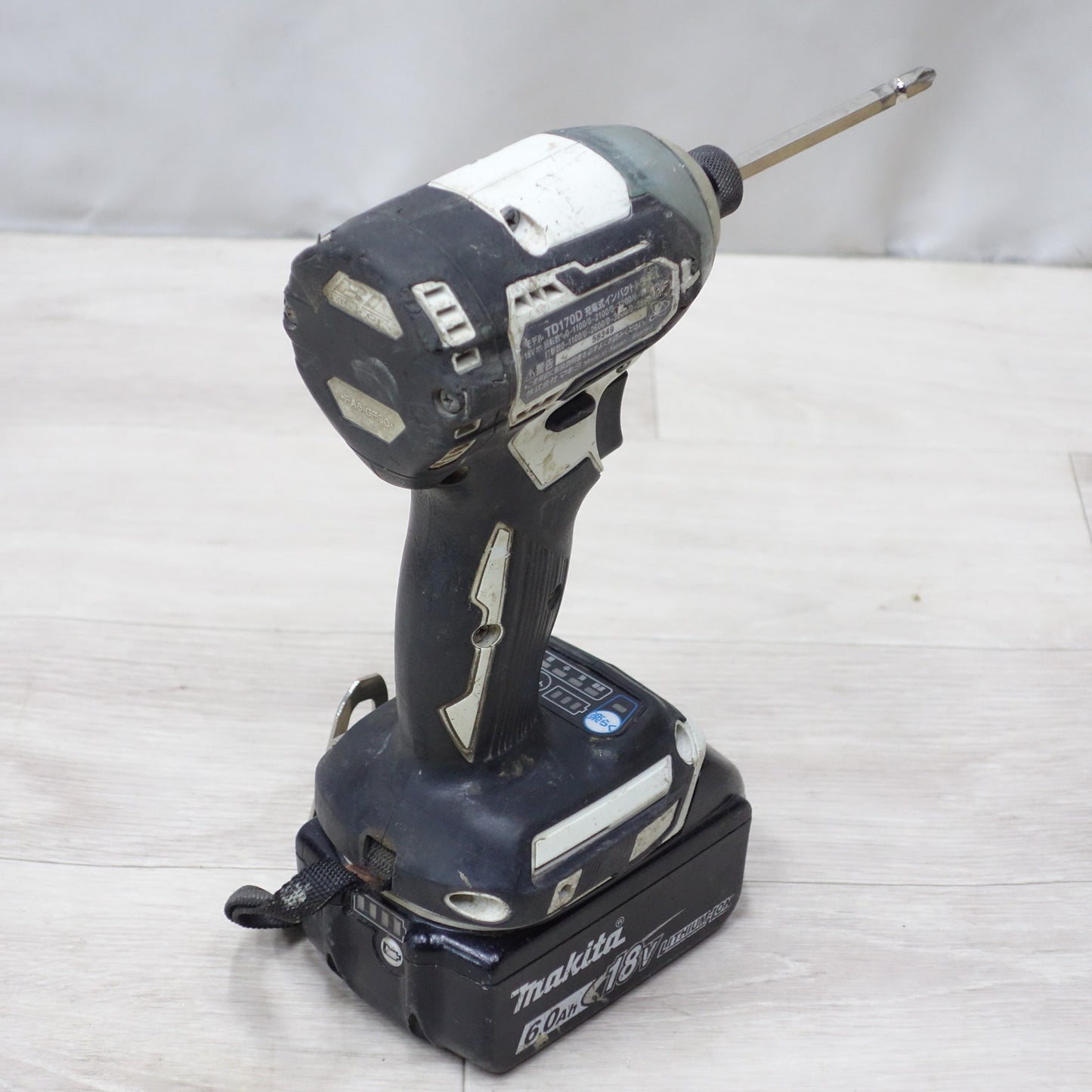 [送料無料] ◆マキタ 充電式 インパクト ドライバー 18V TD170D 充電器 バッテリー ケース付き 電動 工具◆