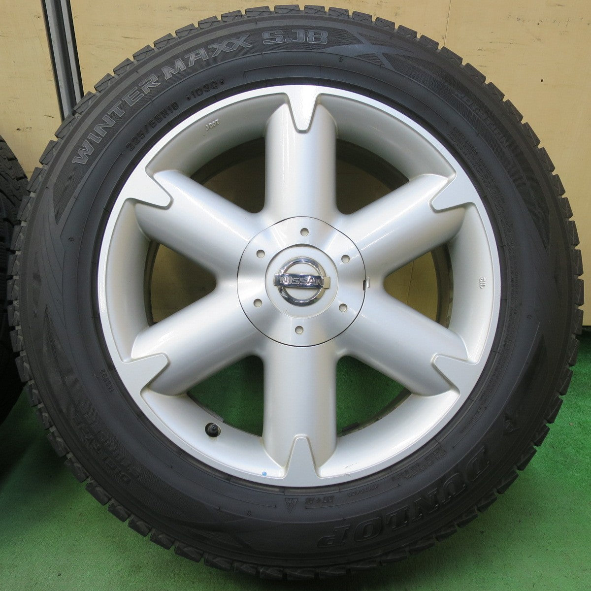 バリ溝！キレイ！9.5分★日産 ムラーノ 純正 225/65R18 スタッドレス ダンロップ ウインターマックス SJ8 18インチ PCD114.3/5H★5093005イス