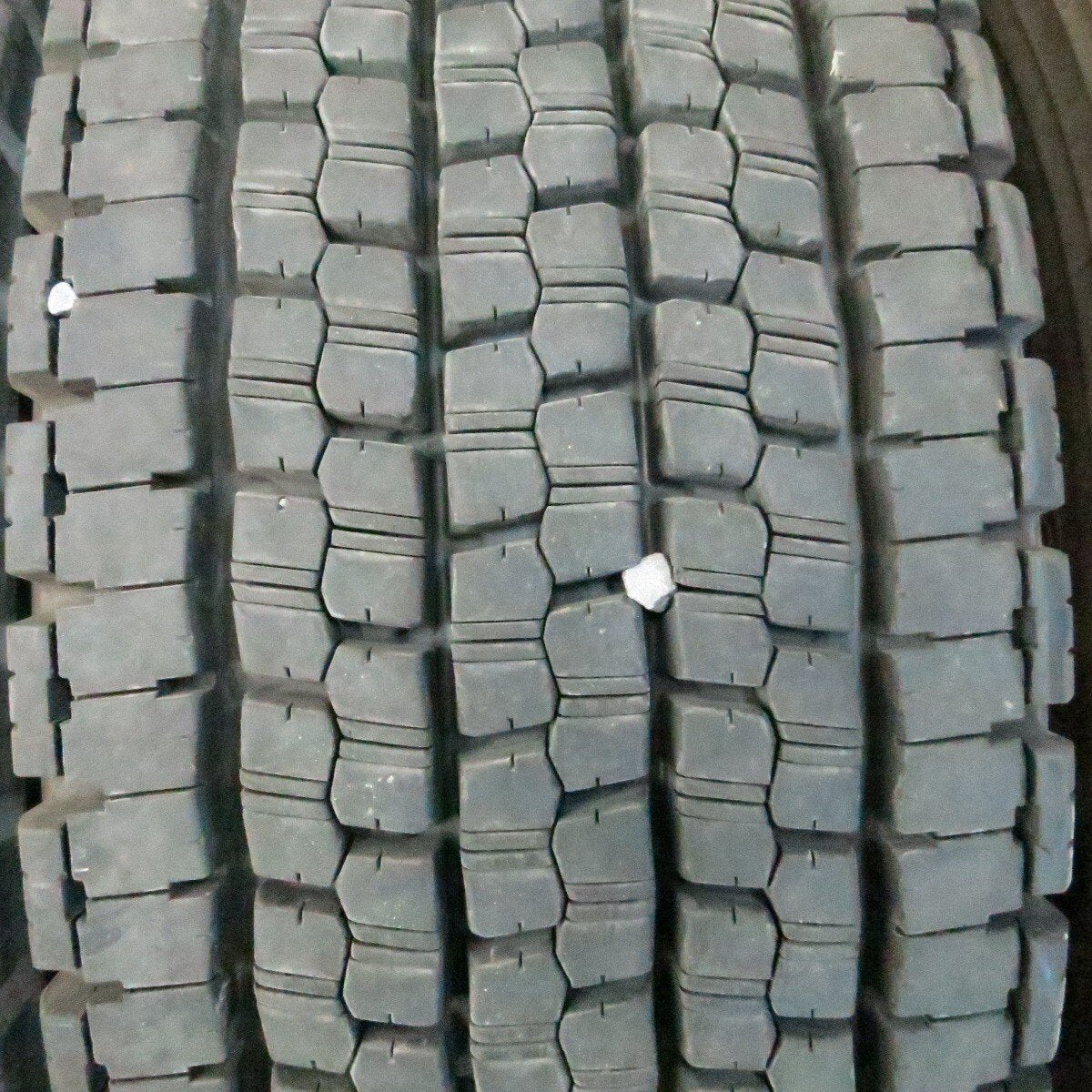 バリ溝！23年！9分★トラック タイヤ 245/70R19.5 136/134J スタッドレス ブリヂストン W999 19.5インチ★4050407ナス