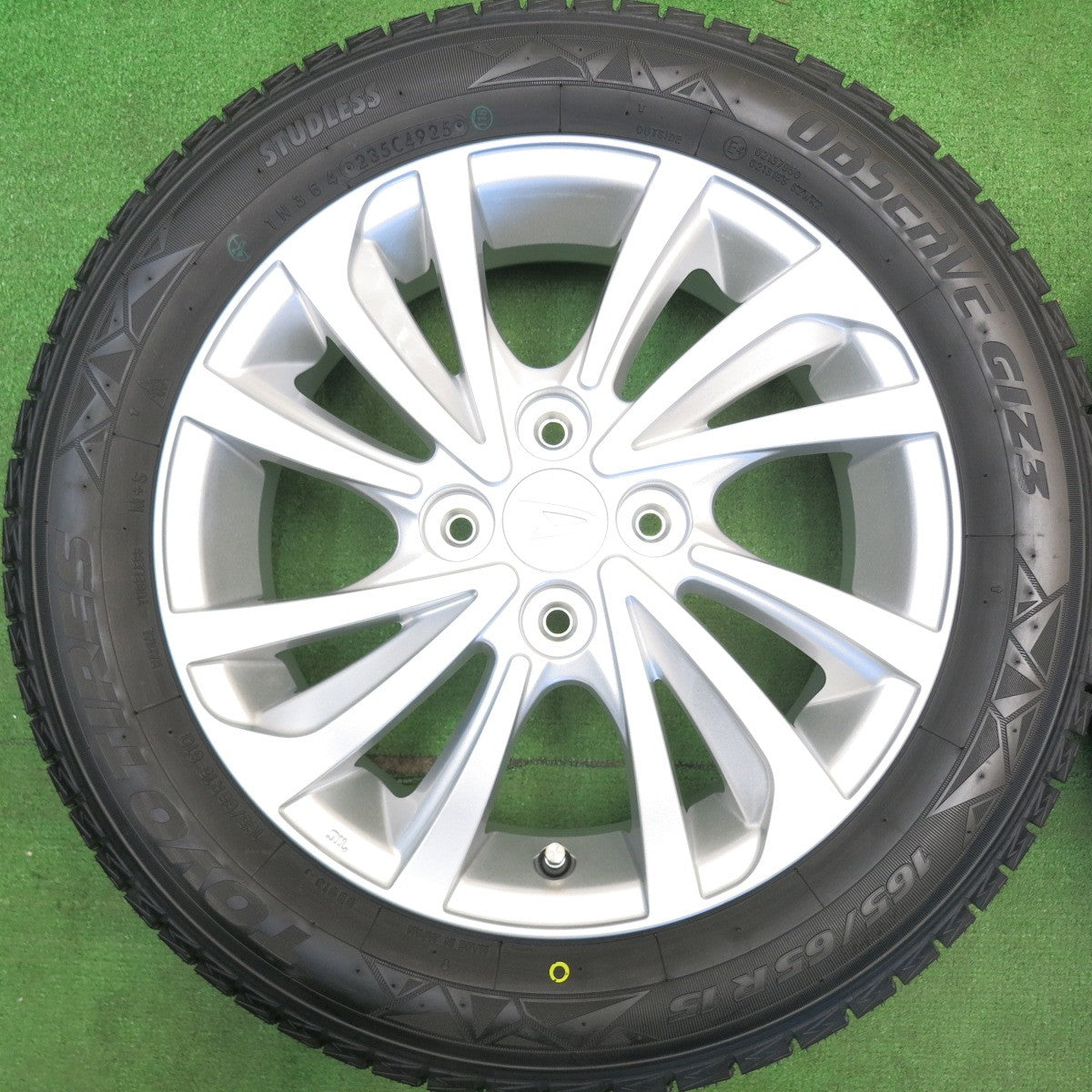 ほぼ未使用！25年！新車外し★ダイハツ タフト 純正 165/65R15 スタッドレス トーヨー オブザーブ GIZ2 15インチ PCD100/4H★6041108HAス