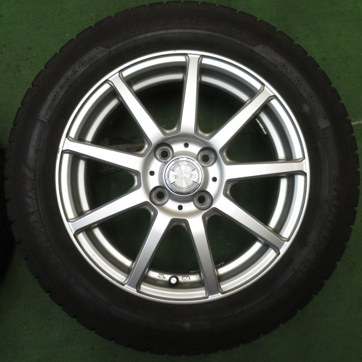 バリ溝！21年！キレイ！9.5分★スタッドレス 175/65R15 グッドイヤー アイスナビ7 ravrion ラブリオン 15インチ PCD100/4H★5081304NJス