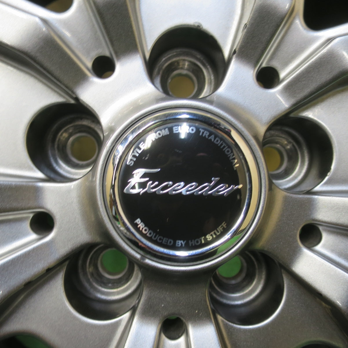 バリ溝！9.5分以上★インプレッサ 等 205/60R16 スタッドレス オートバックス ノーストレック N3i Exceeder エクシーダー 16インチ PCD100/5H★5061101イス