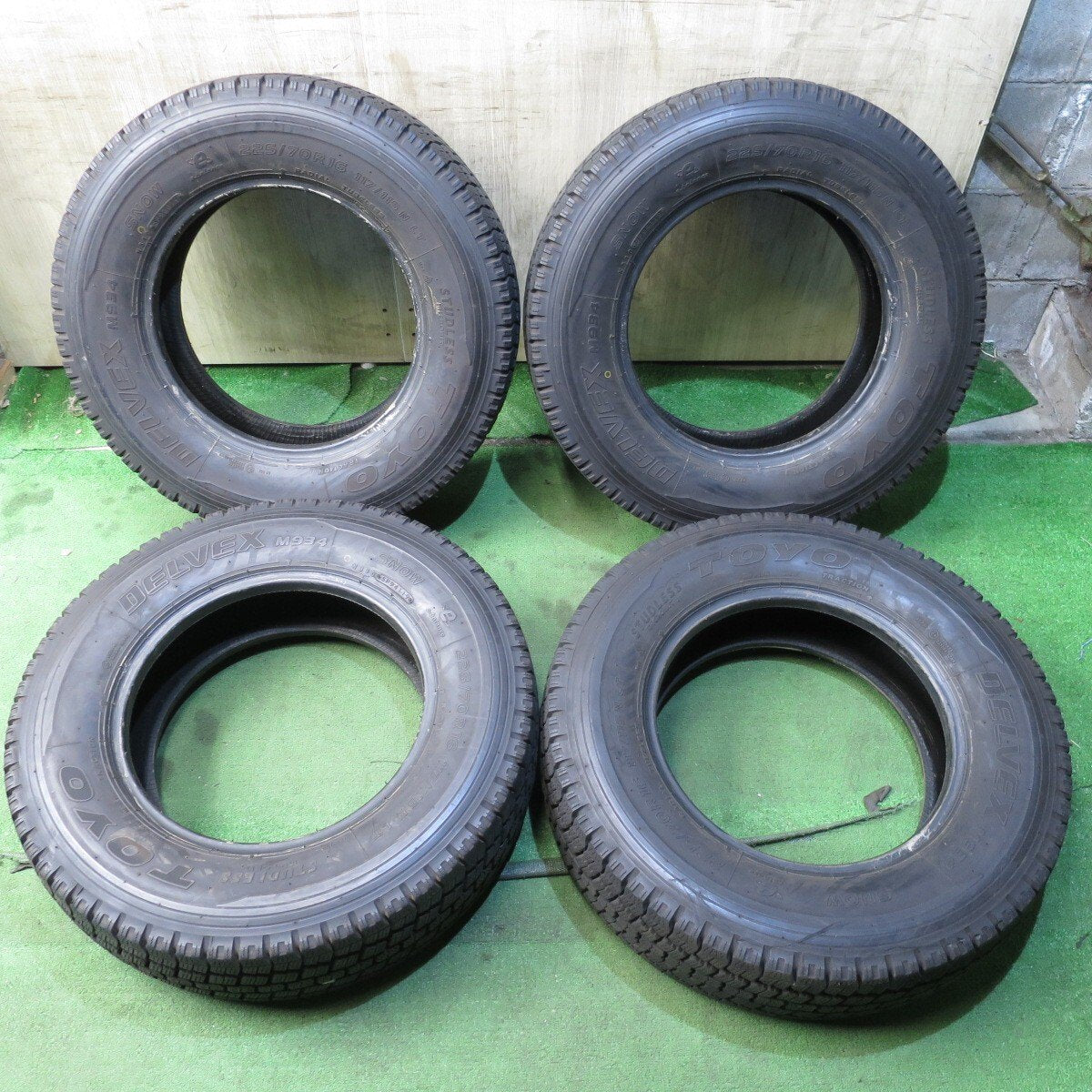 バリ溝！8.5分★トラック タイヤ 225/70R16 117/115N スタッドレス トーヨー デルベックス M934 16インチ★4041904クスタ