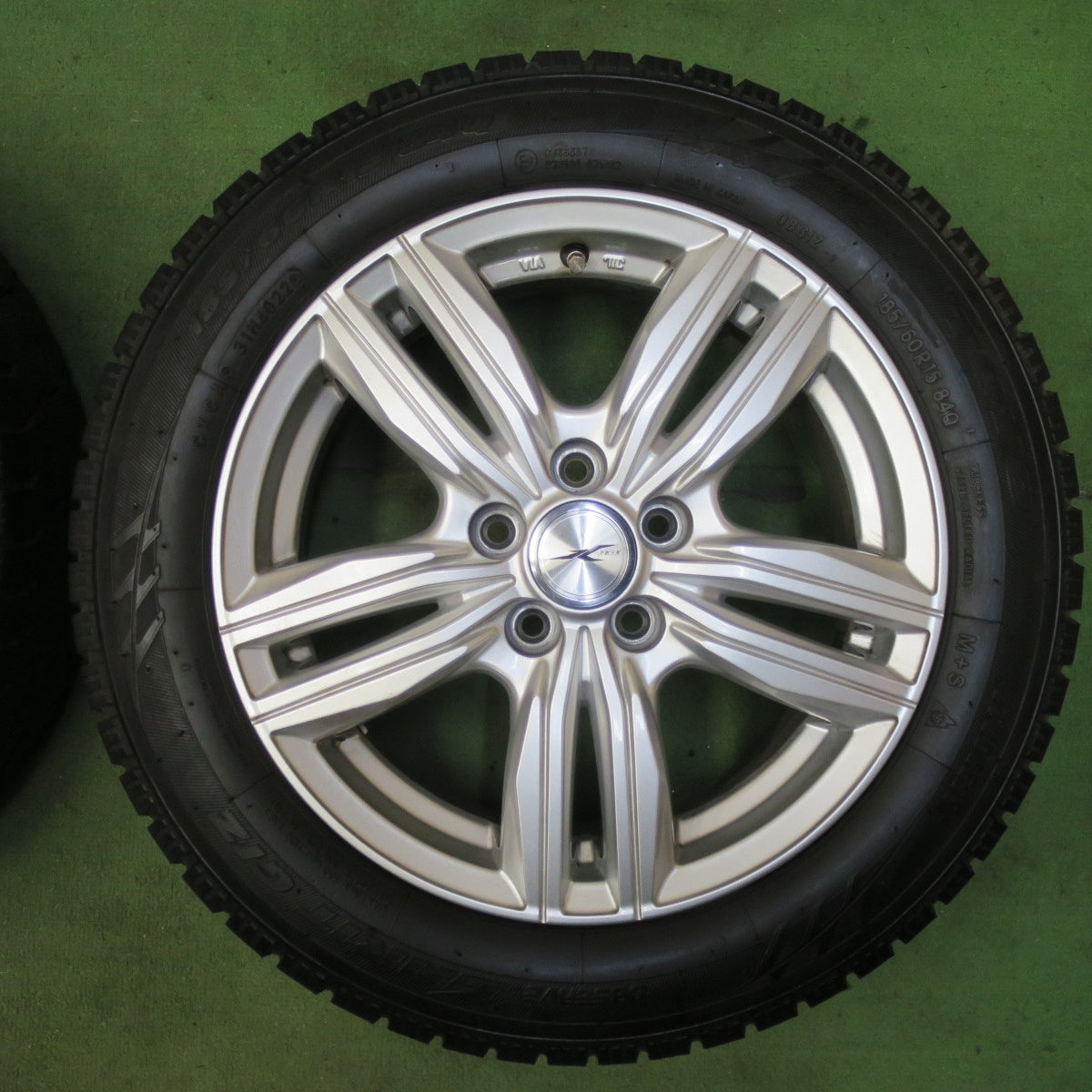 バリ溝！22年！キレイ！9.5分★シエンタ 等 185/60R15 スタッドレス トーヨー オブザーブ ガリット GIZ JOKER ジョーカー 15インチ PCD100/5H★5101402TTス