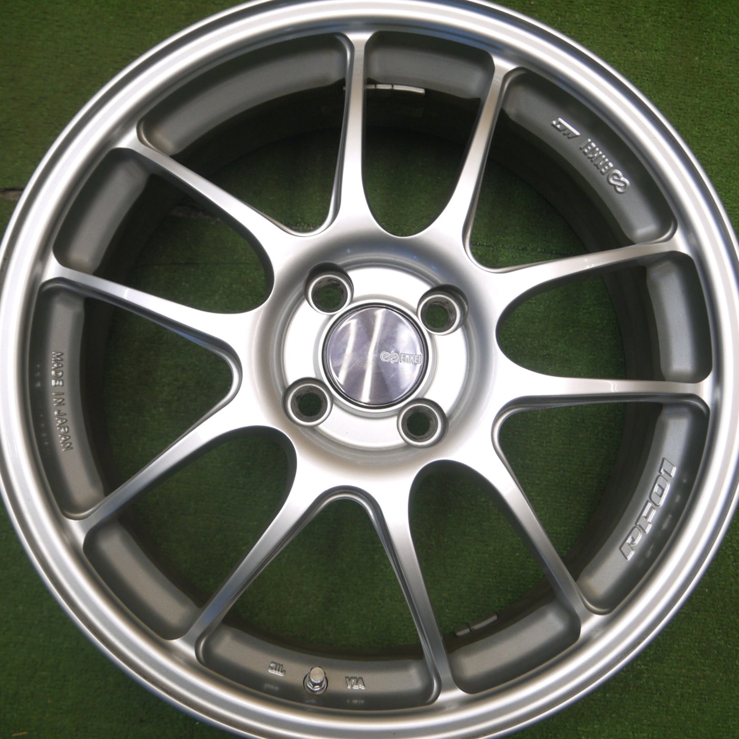 [送料無料] キレイ★ENKEI PF01 エンケイ 17インチ ホイール 17×6.5J PCD100/4H★5021410Hホ