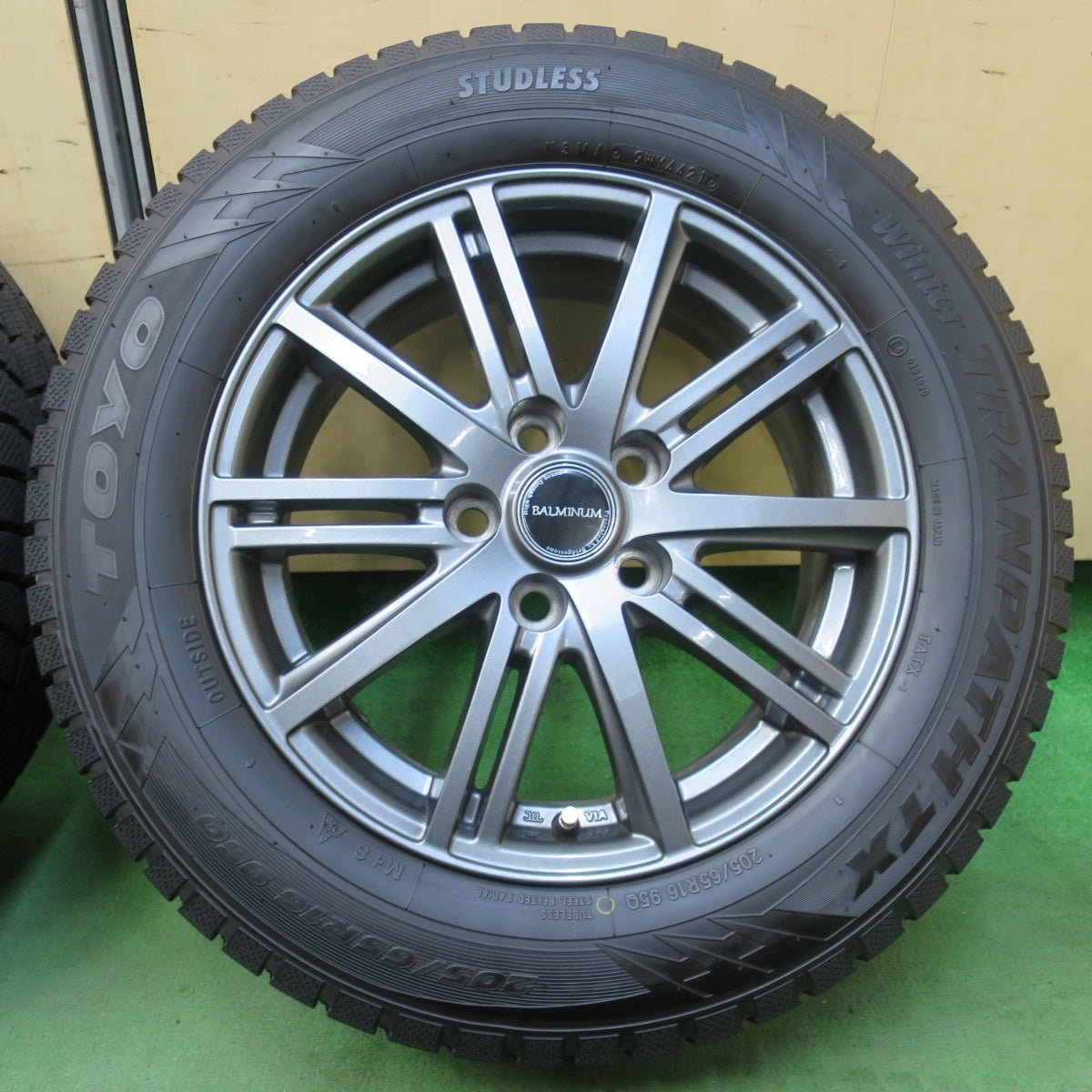 バリ溝！21年！キレイ！9.5分★スタッドレス 205/65R16 トーヨー ウインター トランパス TX BALMINUM バルミナ 16インチ PCD114.3/5H★5103102イス