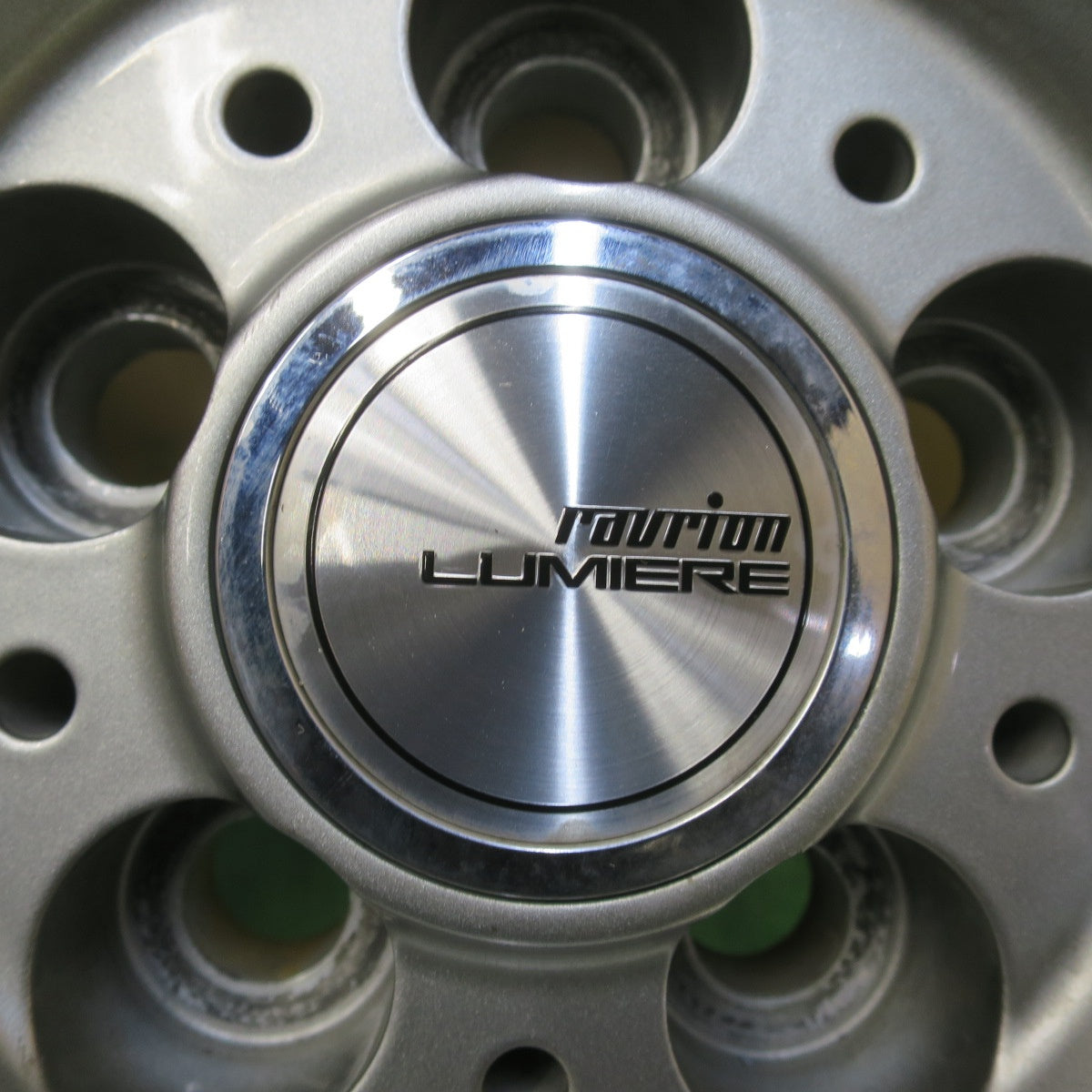 バリ溝！24年！キレイ！9.5分★プリウス 等 195/65R15 スタッドレス グッドイヤー アイスナビ7 ravrion LUMIERE ラブリオン 15インチ PCD100/5H★6032310イス
