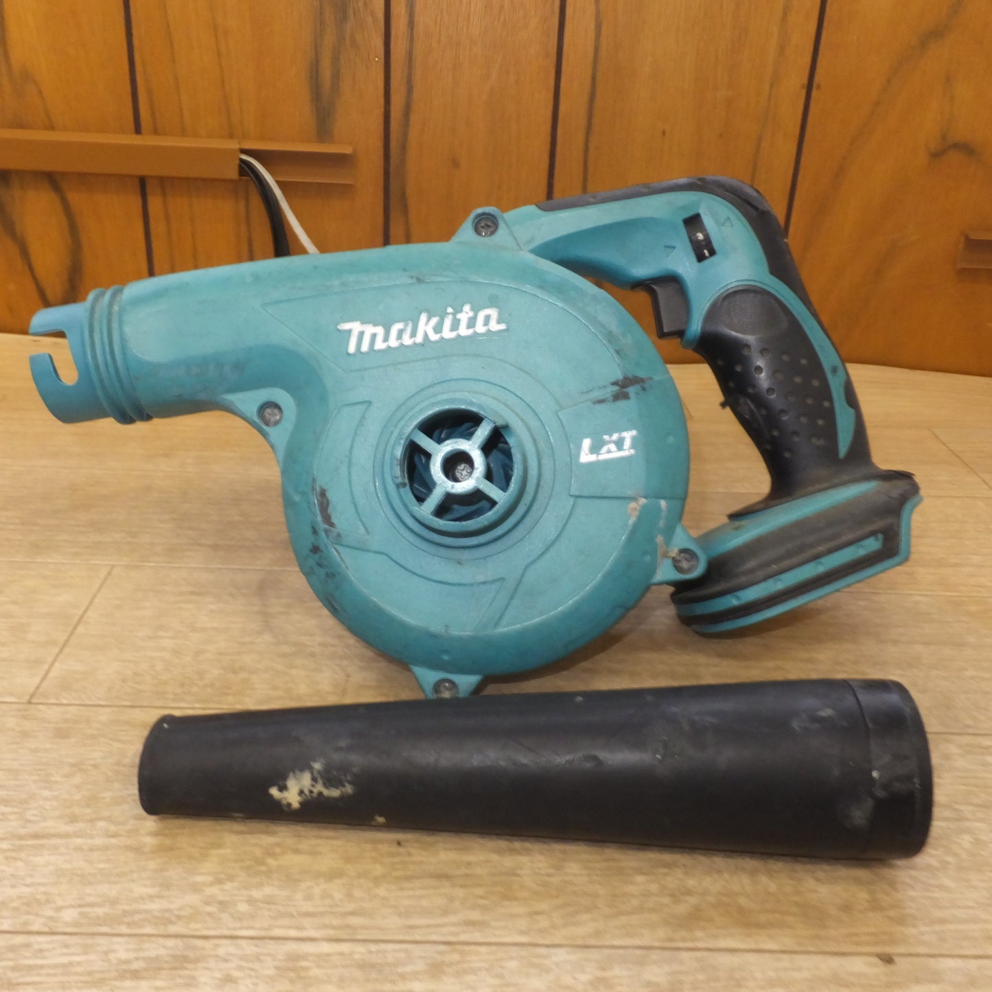 [送料無料] ★マキタ makita 充電式ブロワ UB182D 18V 本体のみ★