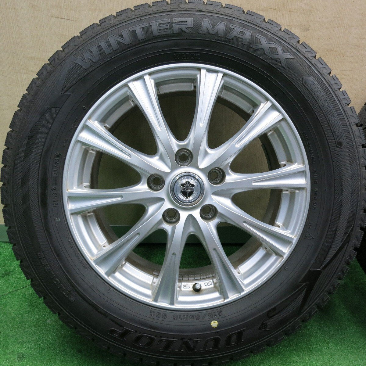 バリ溝！23年！キレイ！ほぼ10分★スタッドレス 215/65R16 ダンロップ ウインターマックス WM02 JOKER ジョーカー 16インチ PCD114.3/5H★4123006HAス