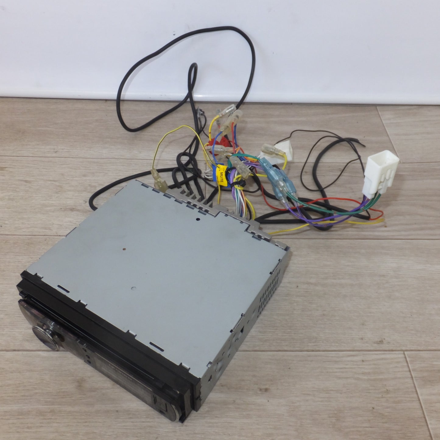 [送料無料] ★カロッツェリア carrozzeria カーオーディオ 1Dメインユニット DEH-P650[79]★