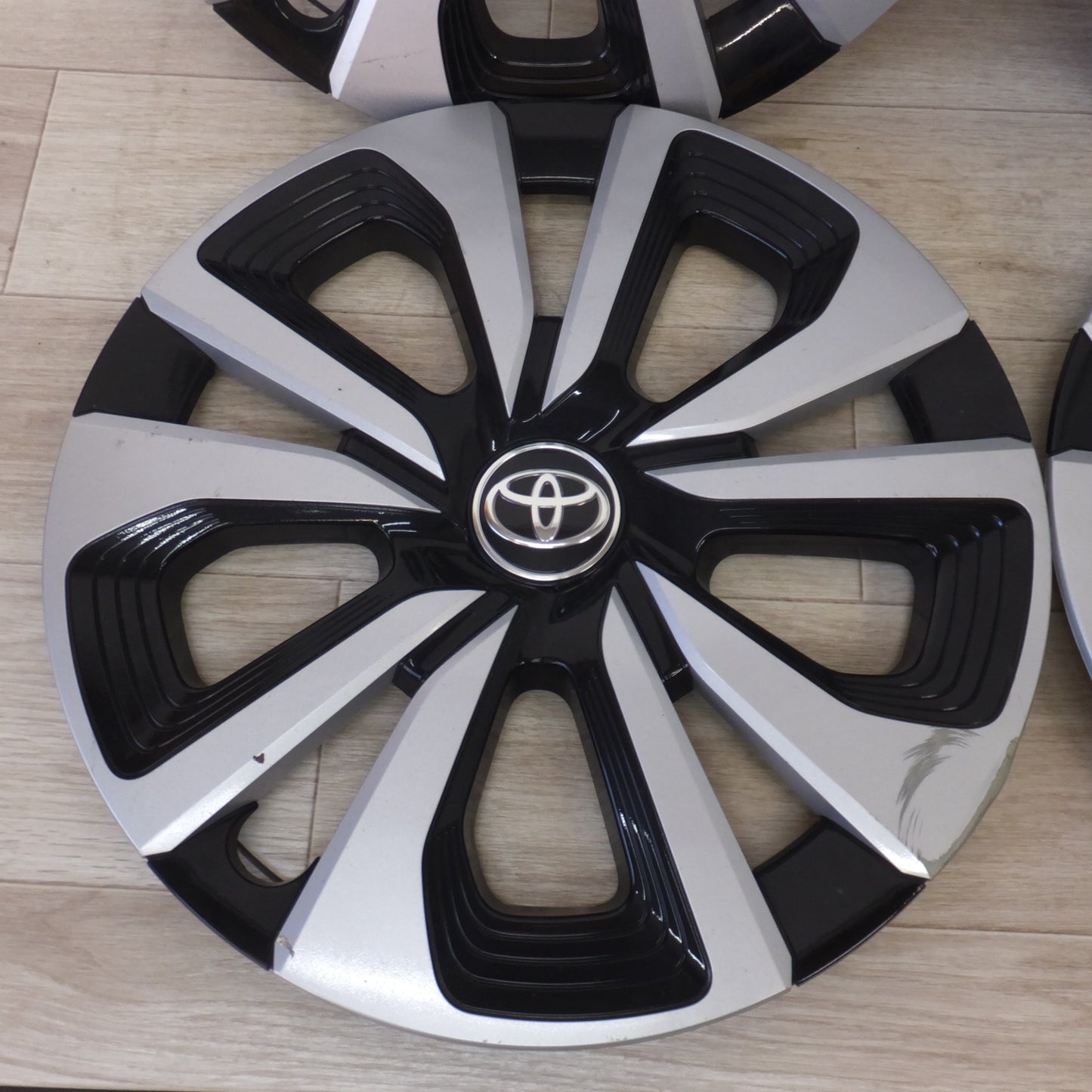 [送料無料] ★トヨタ TOYOTA 純正 プリウス 50系 後期 PHV ホイールカバー 15インチ 4枚★