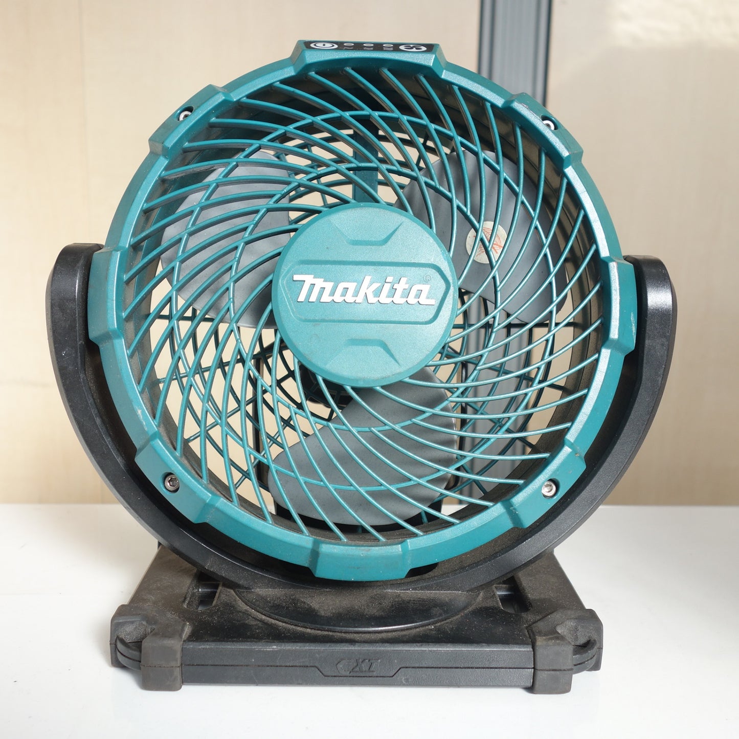 [送料無料] ◆マキタ 充電式 ファン CF100D 10.8V 電動 工具 扇風機 屋内 野外 夏 Makita◆