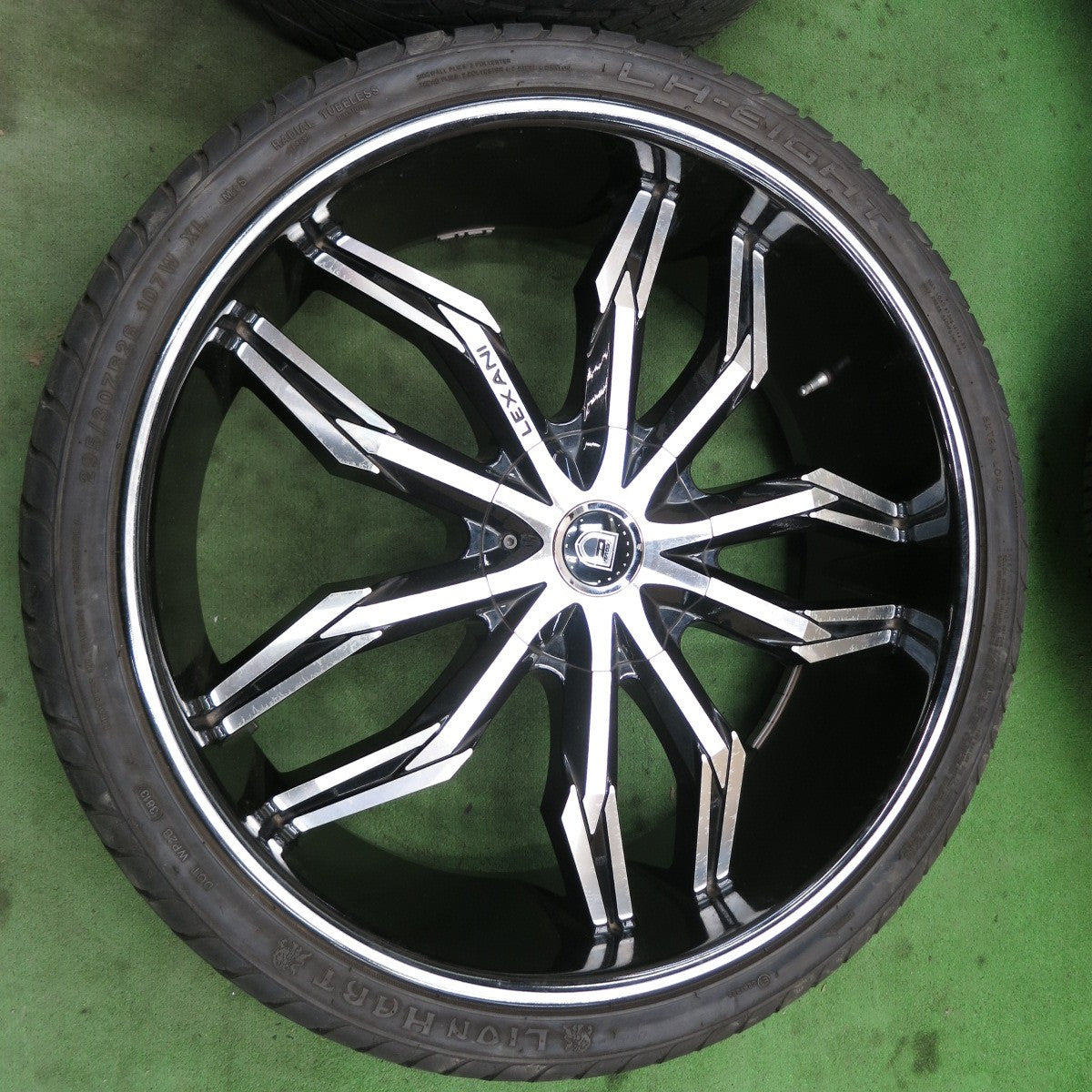 バリ溝！9.5分★LEXANI DW657 295/30R26 ライオンハート LH-TEN レクサーニ 26インチ PCD139.7/5H★5082301ナノ