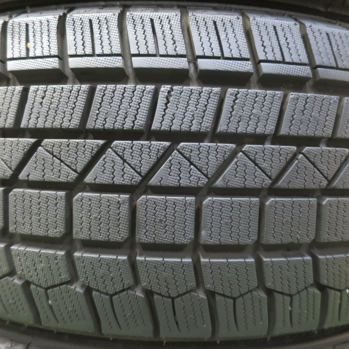 バリ溝！24年！ほぼ10分★スタッドレス 215/60R17 ケンダ KR36 アイステック ネオ タイヤ 17インチ アルファード ヴェルファイア C-HR 等★5111414イスタ