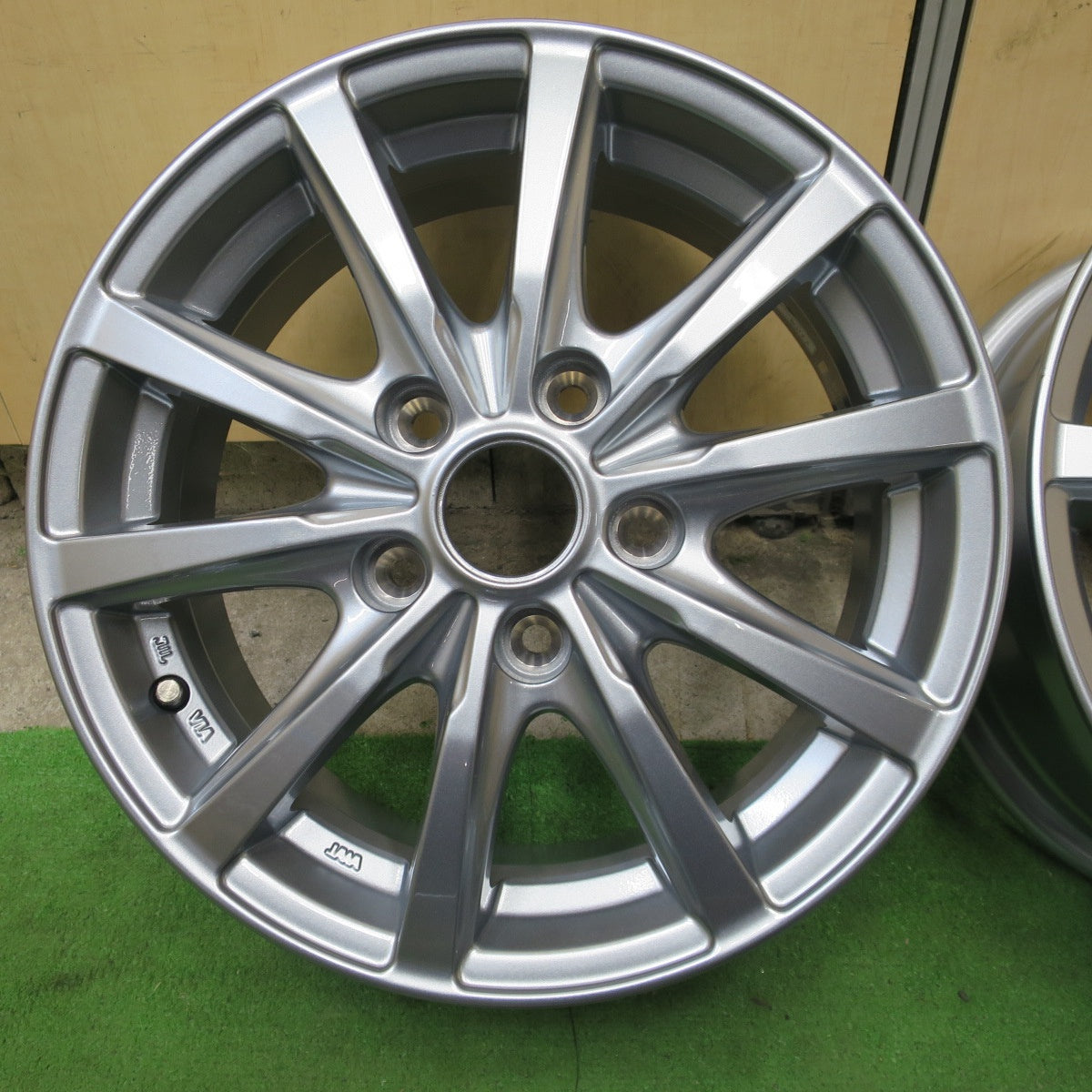 未使用！エンブレム付き★BALMINUM LS10 バルミナ 15インチ ホイール 15×6J PCD114.3/5H★6060903NGホ