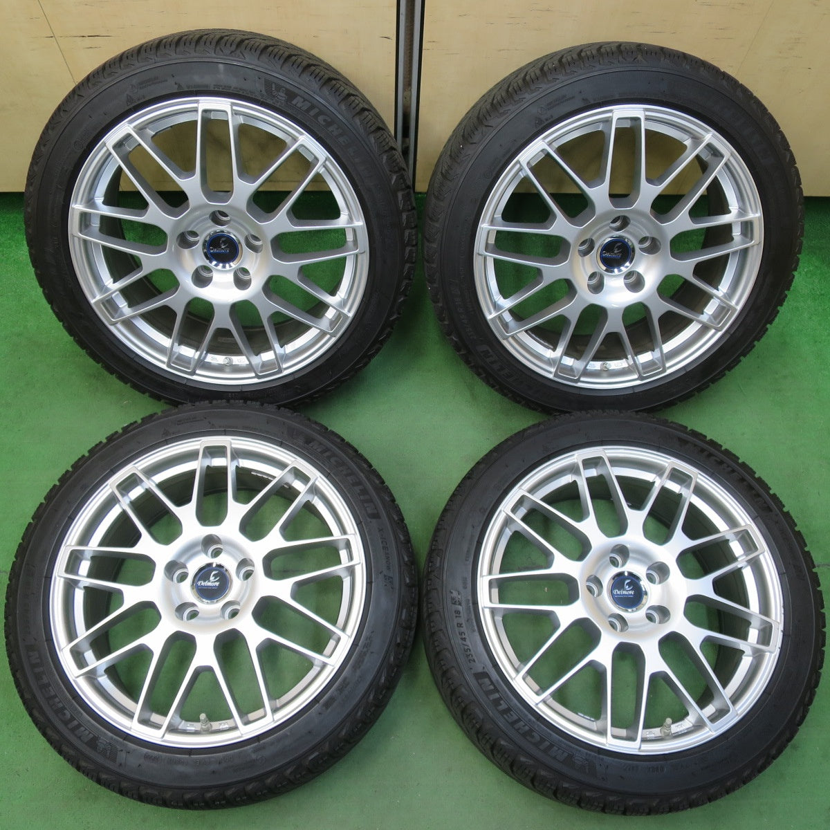 [送料無料] センサー付！バリ溝！22年！キレイ！9.5分★レクサス 等 Delmore LC.S 235/45R18 スタッドレス ミシュラン X-ICE SNOW 18インチ デルモア PCD114.3/5H★5032603イス