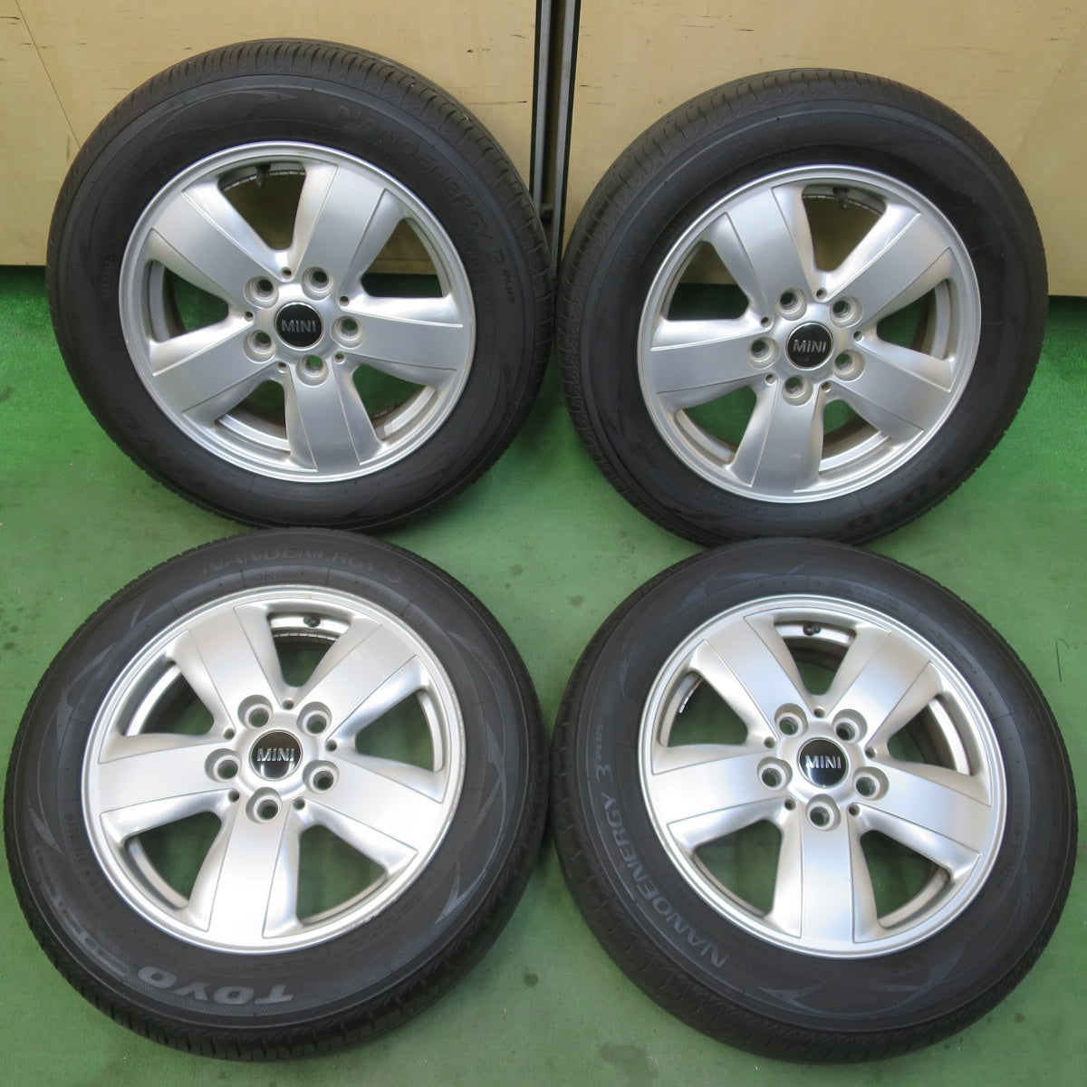 バリ溝！9.5分★MINI F56 ミニ クーパー 純正 175/65R15 トーヨー ナノエナジー3 プラス 15インチ PCD112/5H★6020602イノ