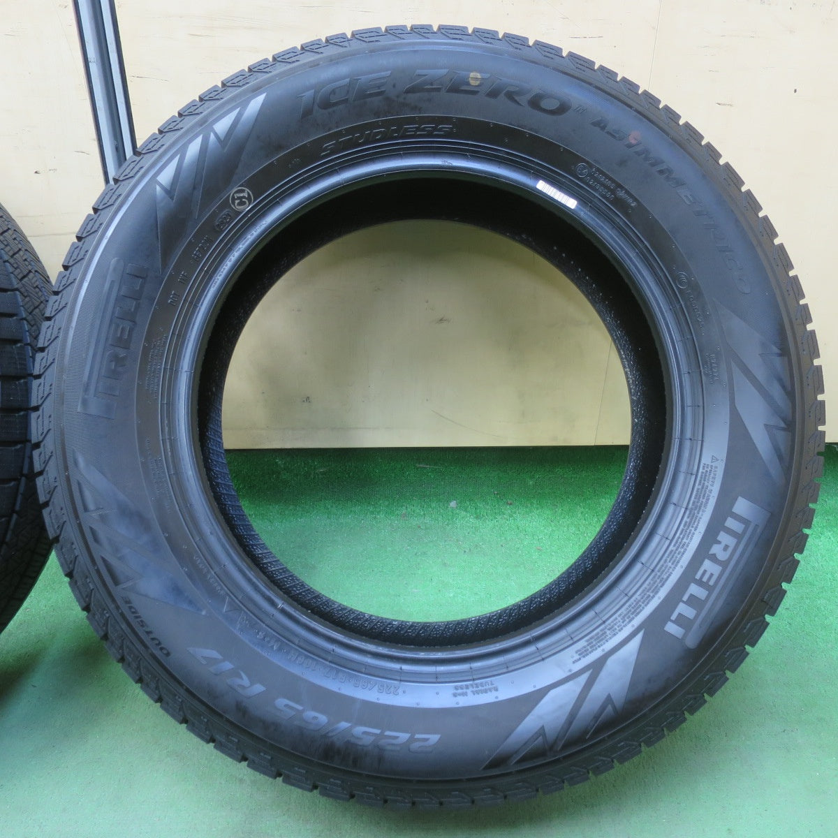 バリ溝！23年！9分★スタッドレス 225/65R17 ピレリ アイスゼロ アシンメトリコ タイヤ 17インチ ハリアー RAV4 CX-5 CX-8 エクストレイル 等★5111413イスタ