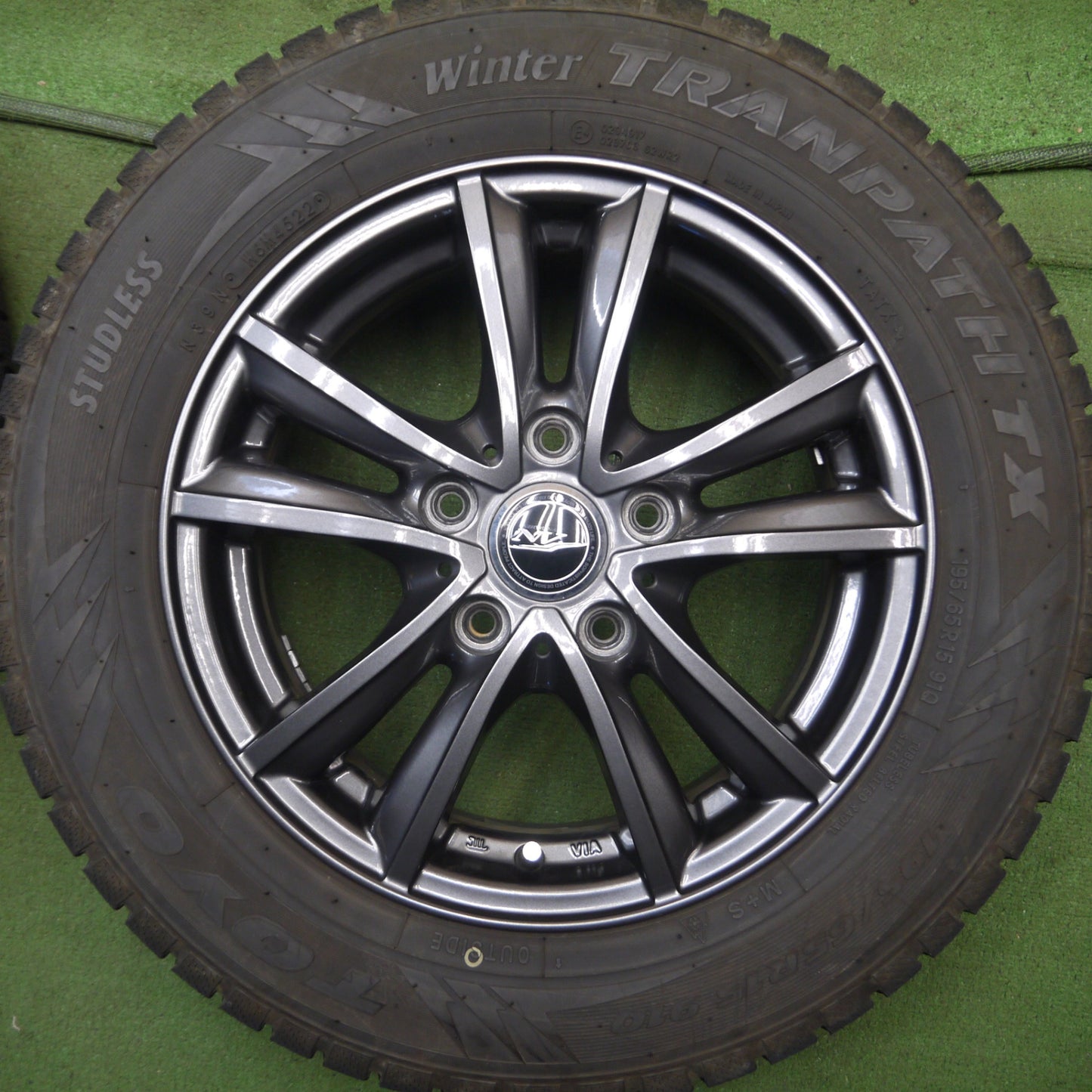 *送料無料* バリ溝！22年！9.5分★スタッドレス 195/65R15 トーヨー ウインター トランパス TX NIRVANA NV ニルバーナ 15インチ PCD114.3/5H★4061011Hス