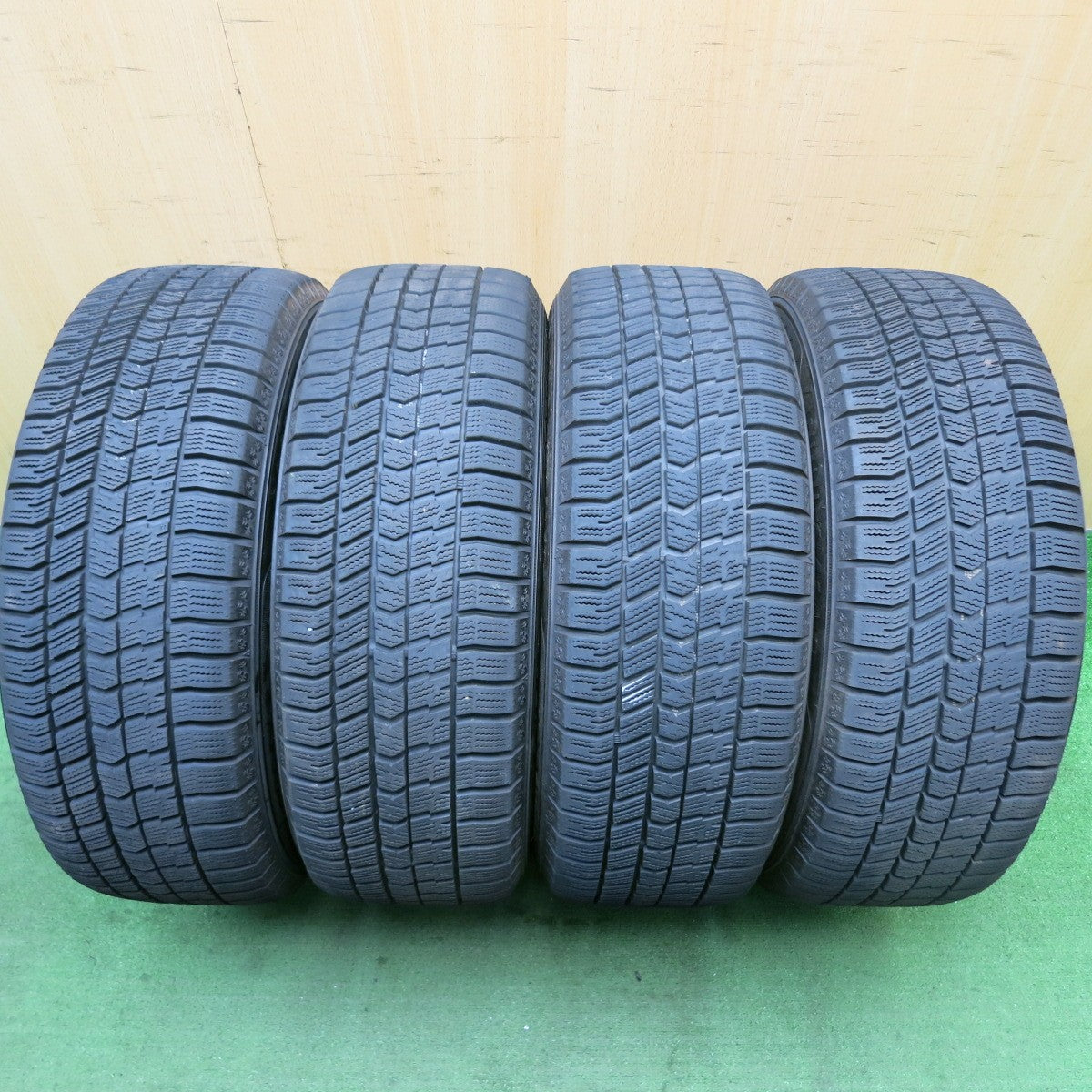 バリ溝！22年！キレイ！8.5分★インプレッサ 等 205/55R16 スタッドレス グッドイヤー アイスナビ8 ravrion RS01 ラブリオン 16インチ PCD100/5H★5071902HAス