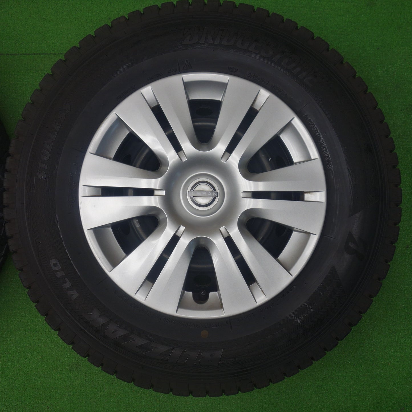 バリ溝！25年！キレイ！9.5分◎日産 キャラバン 純正 スチール 195/80R15 107/105N スタッドレス ブリヂストン ブリザック VL10 15インチ PCD139.7/6H◎6070501KTス