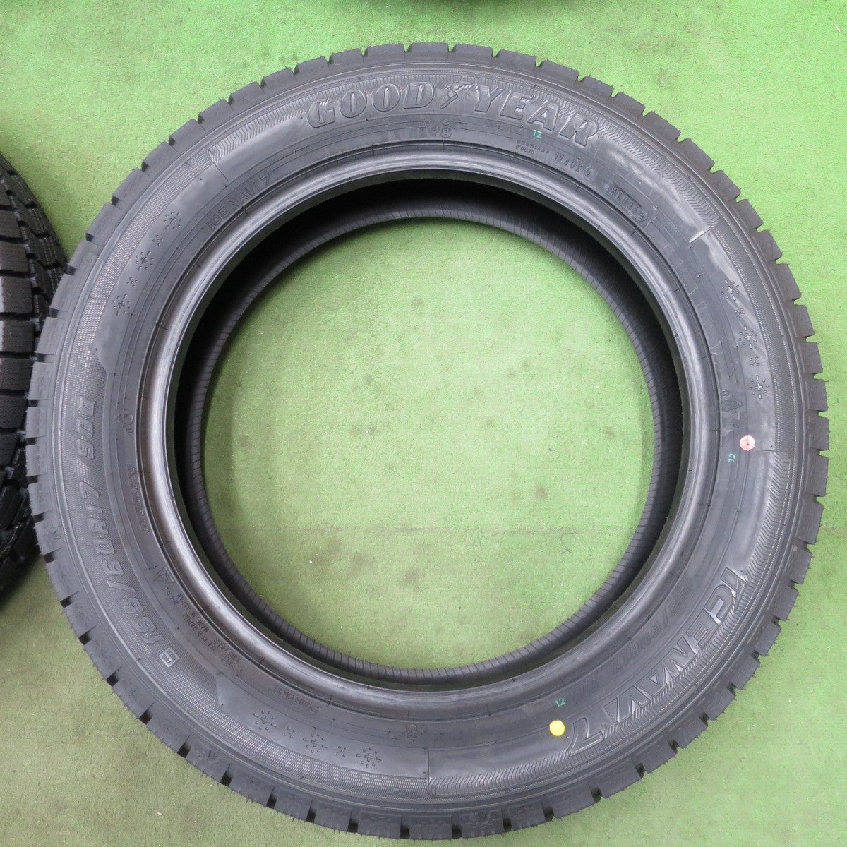 未使用！25年★スタッドレス 195/60R17 グッドイヤー アイスナビ7 タイヤ 17インチ 60系 プリウス ライズ ロッキー 等★6042003NGスタ
