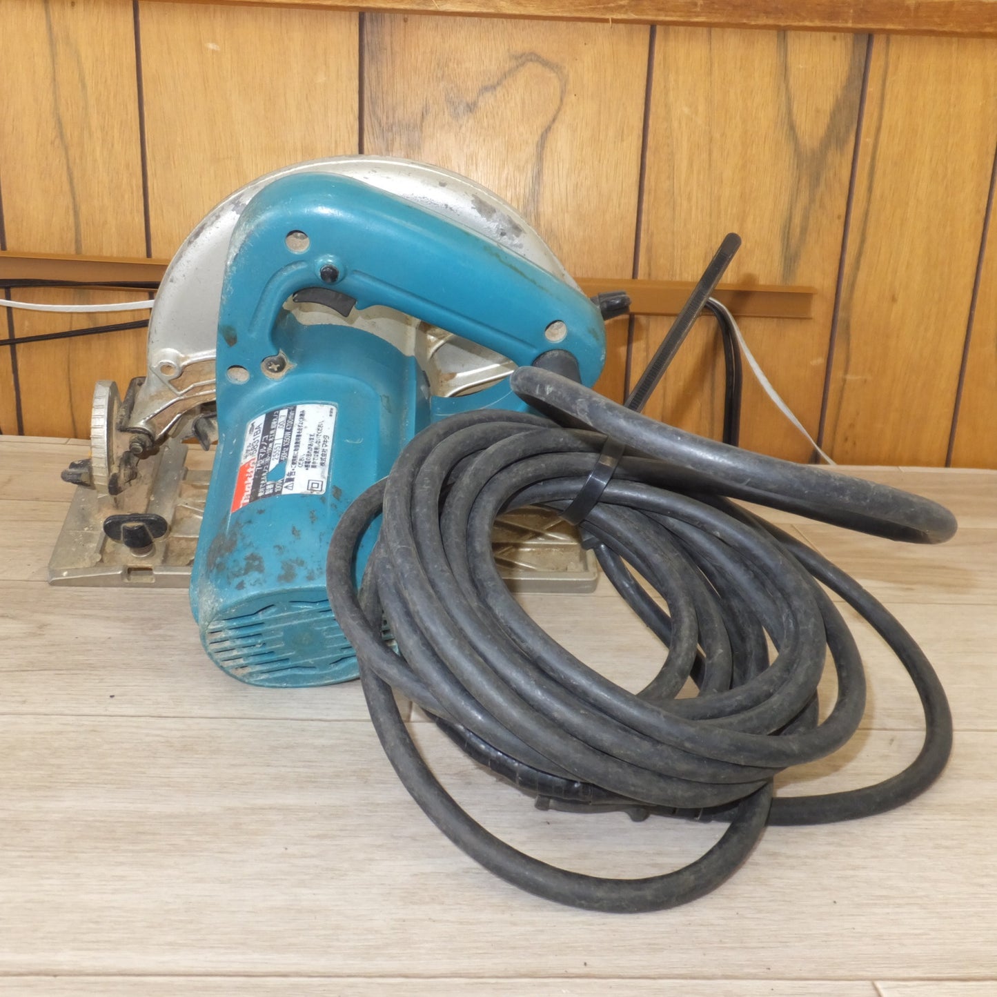 [送料無料] ★マキタ makita 7型マルノコ 5831BA　180～190mm　100V 11A 50-60Hz 1050W　木工用 超硬丸ノコ★