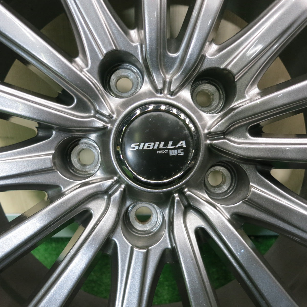 [送料無料] バリ溝！キレイ！9.5分★スタッドレス 225/65R17 ダンロップ ウインターマックス SJ8 SIBILLA NEXT W5 シビラ 17インチ PCD114.3/5H★5012303TNス