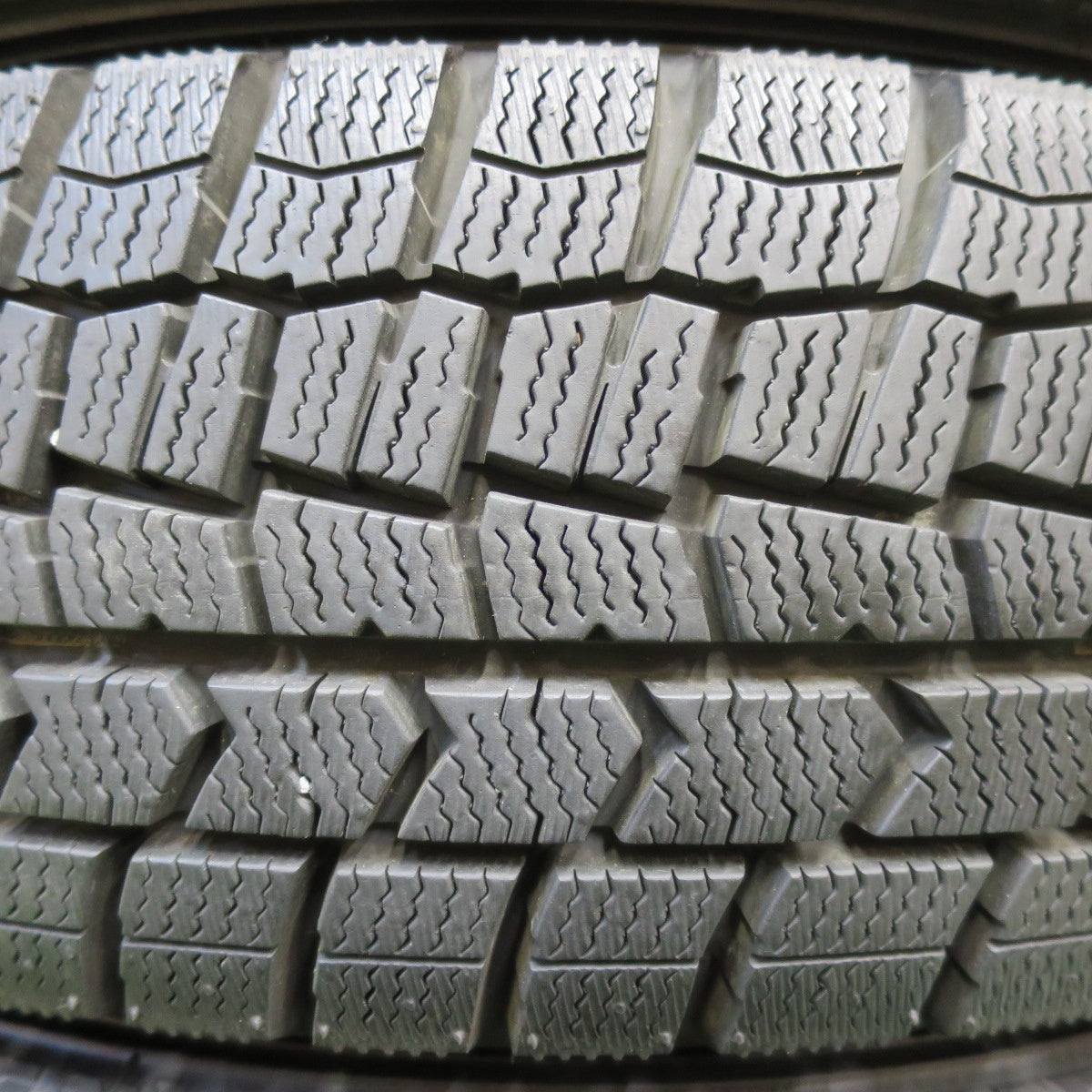 [送料無料] バリ溝！キレイ！9.5分★スタッドレス 165/65R15 ダンロップ ウインターマックス WM02 EuroSpeed MiD タフト ハスラー ソリオ 等 PCD100/4H★5011803イス