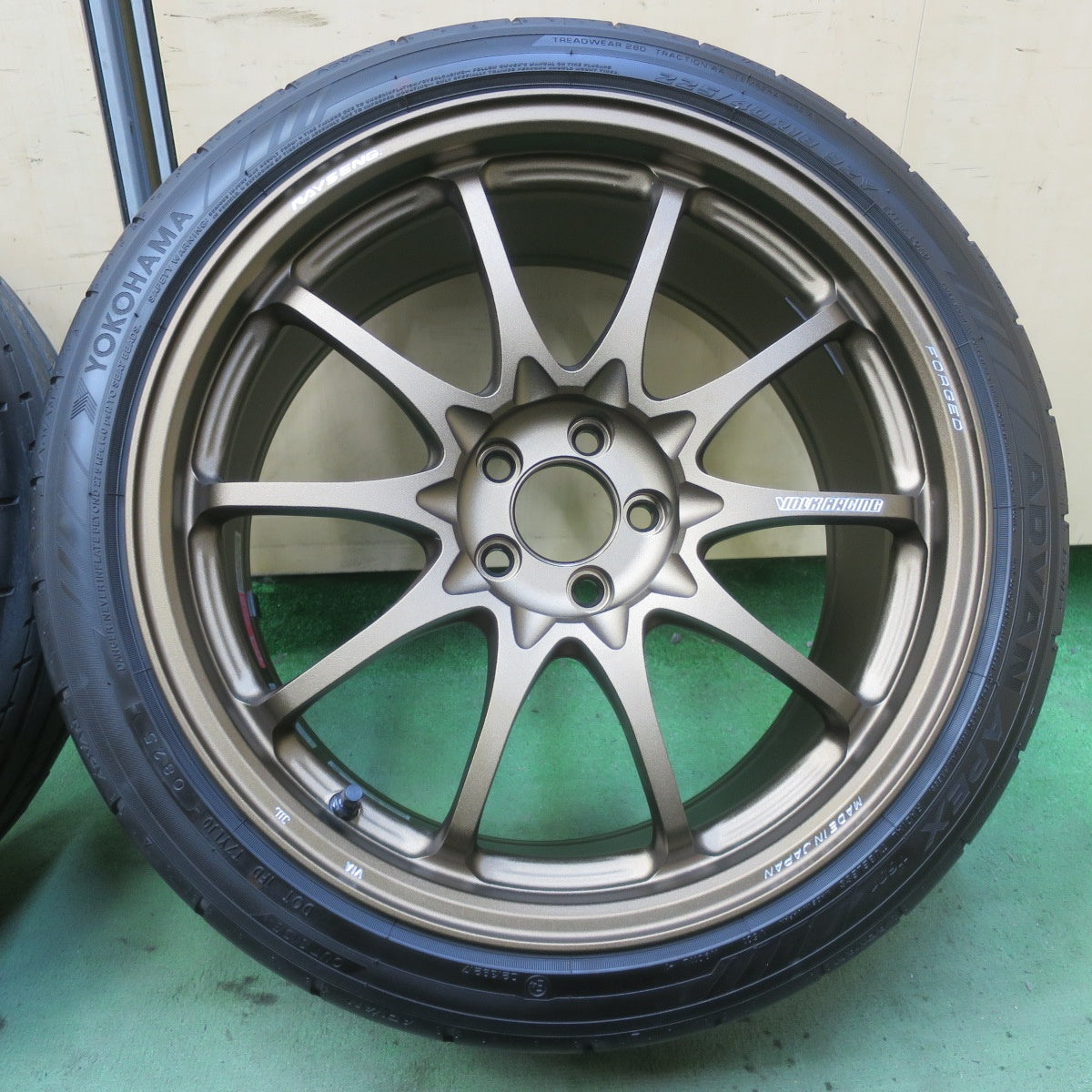 バリ溝！25年！キレイ！9.5分◎プリウス 86 BRZ 等 RAYS VOLK RACING CE28N-plus 鍛造 225/40R18 ヨコハマ アドバン APEX V601 レイズ 18インチ PCD100/5H◎6072803イノ