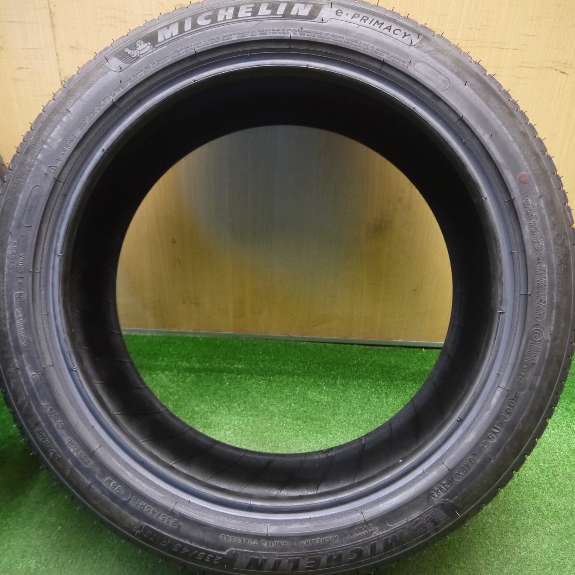 送料無料] 新車外し！23年☆235/45R18 ミシュラン e