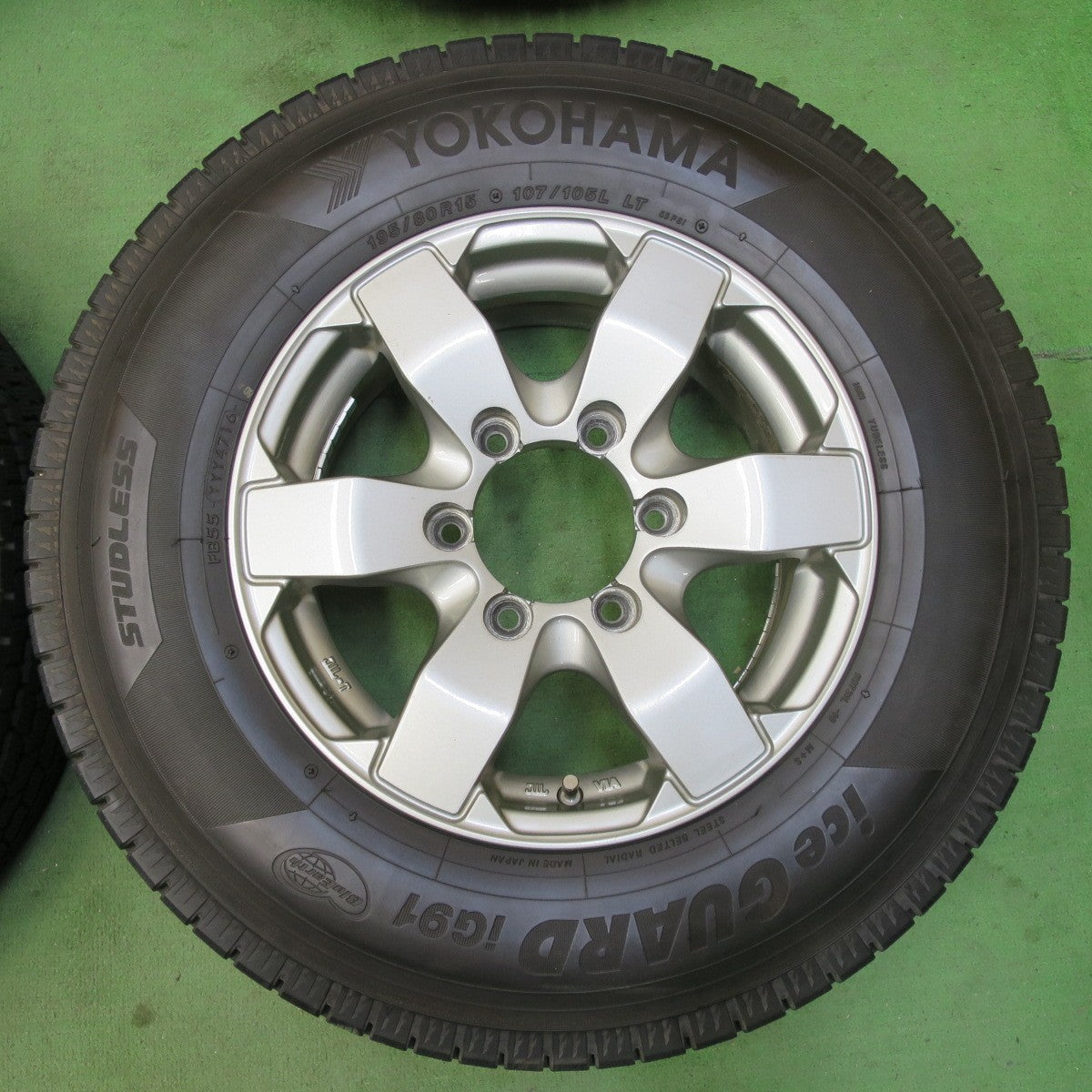バリ溝！キレイ！9.5分以上★ハイエース 195/80R15 107/105L スタッドレス ヨコハマ アイスガード iG91 TOPY BAZALT-X 15インチ PCD139.7/6H★5040908イス
